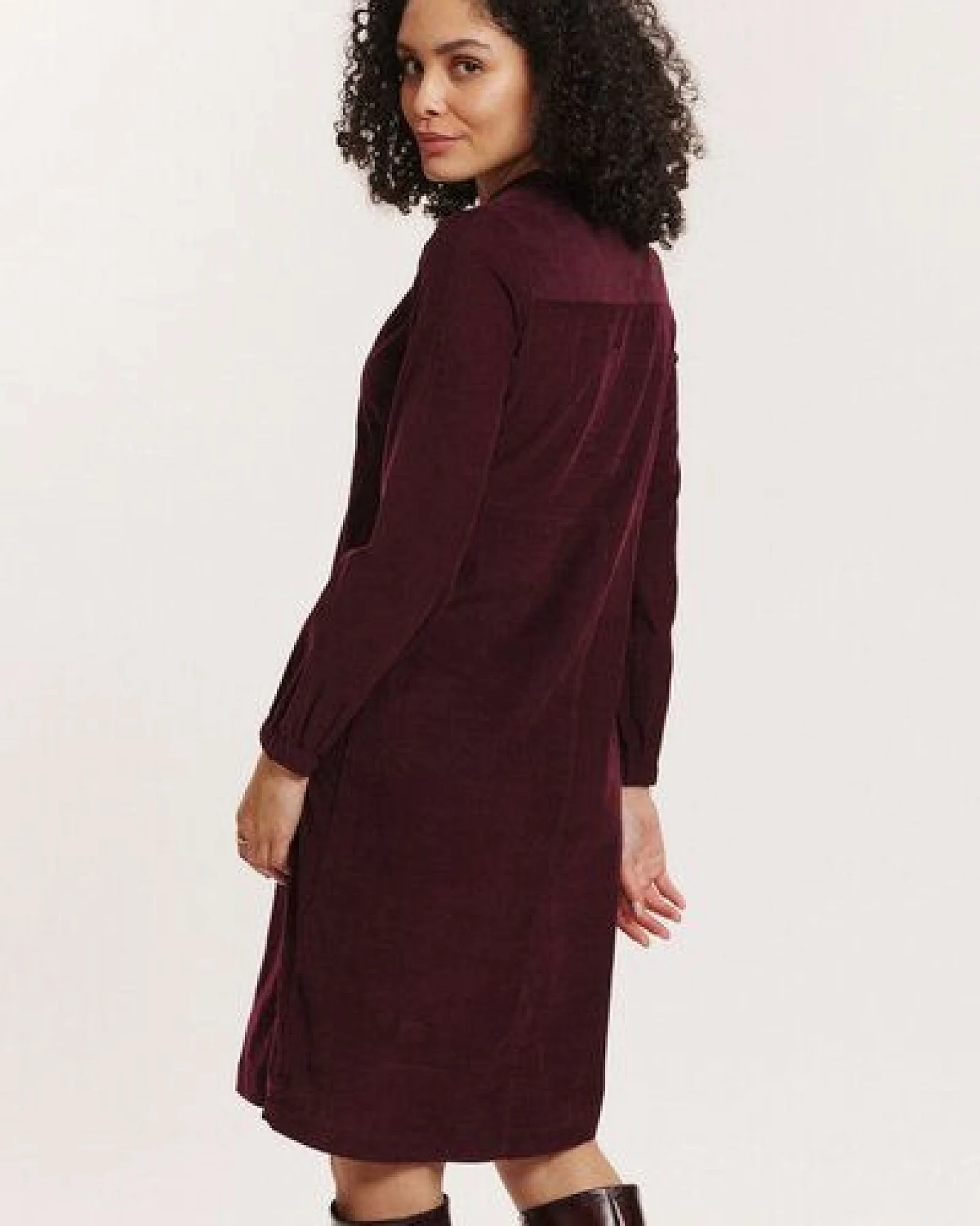 TRANQUILLO Cordkleid Jelskee aus GOTS-Bio-Baumwolle – Ansicht 2