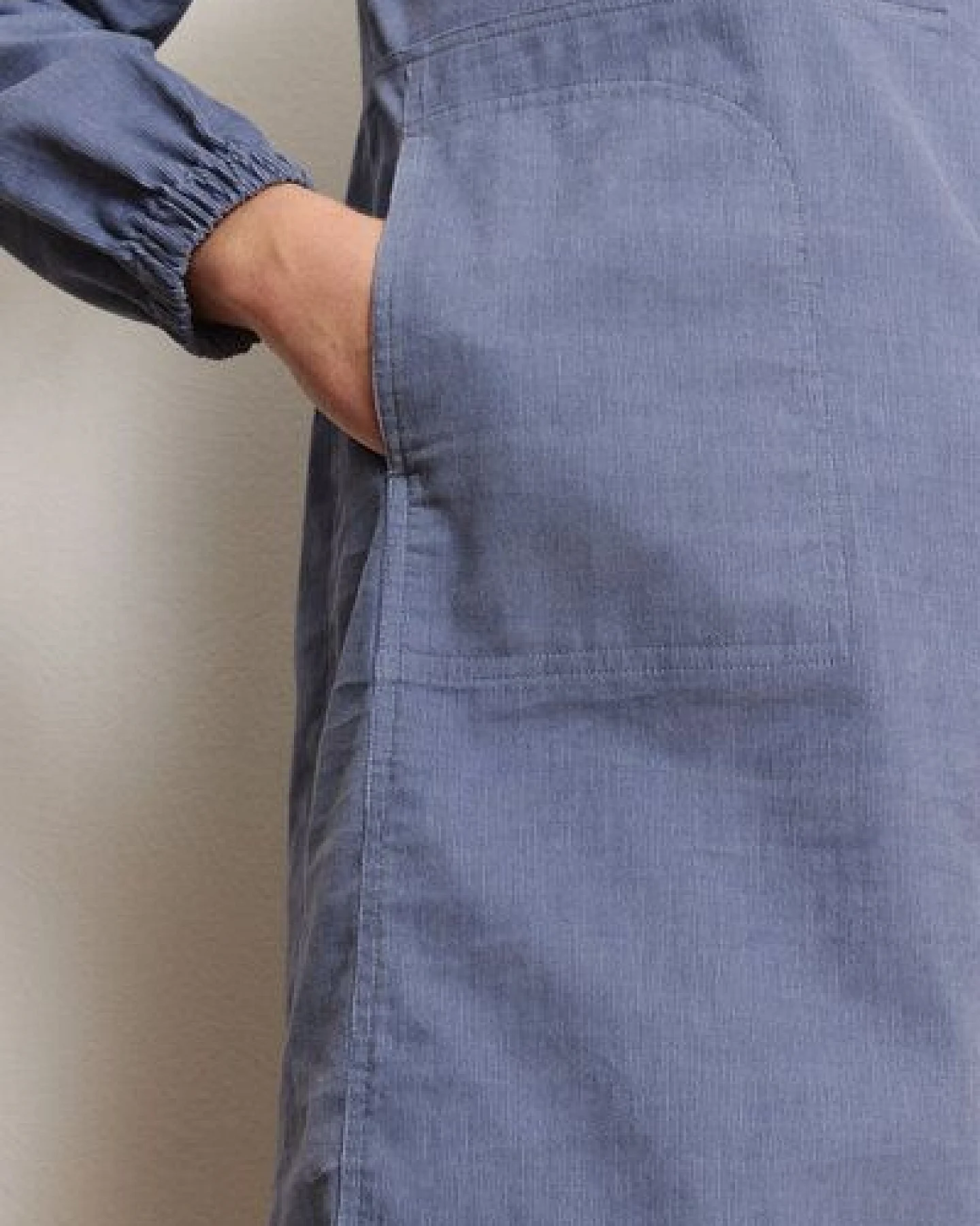 TRANQUILLO Cordkleid Jelskee aus GOTS-Bio-Baumwolle – Ansicht 4