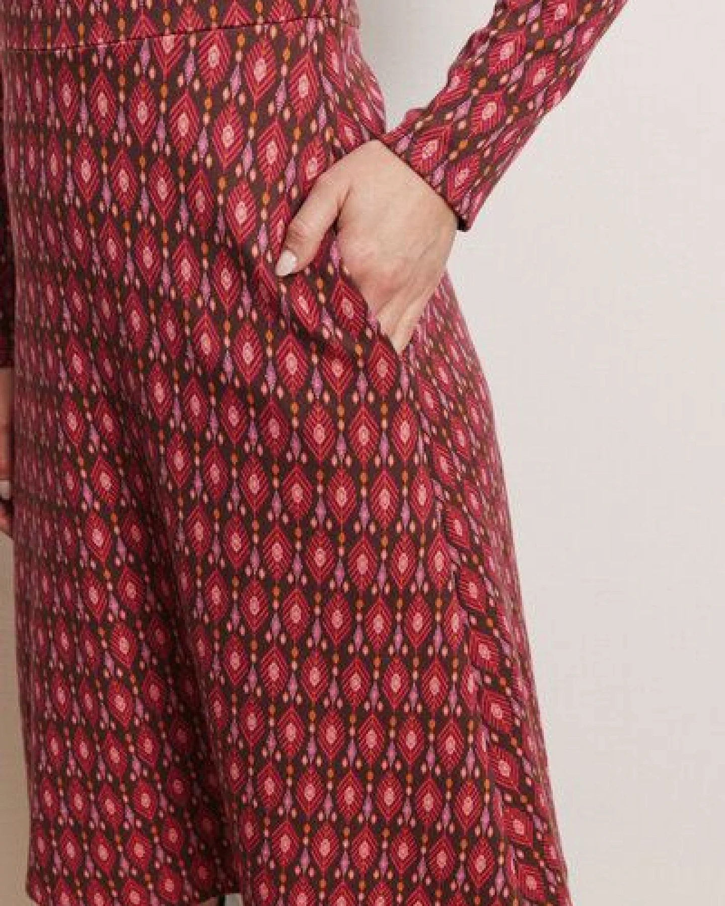 TRANQUILLO Jacquard-Kleid Daisii aus GOTS-Bio-Baumwolle – Ansicht 3