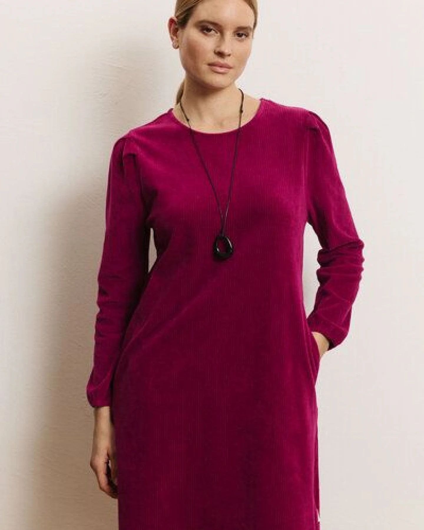 TRANQUILLO Nickicord-Kleid Maaia aus GOTS-Bio-Baumwolle – Ansicht 2