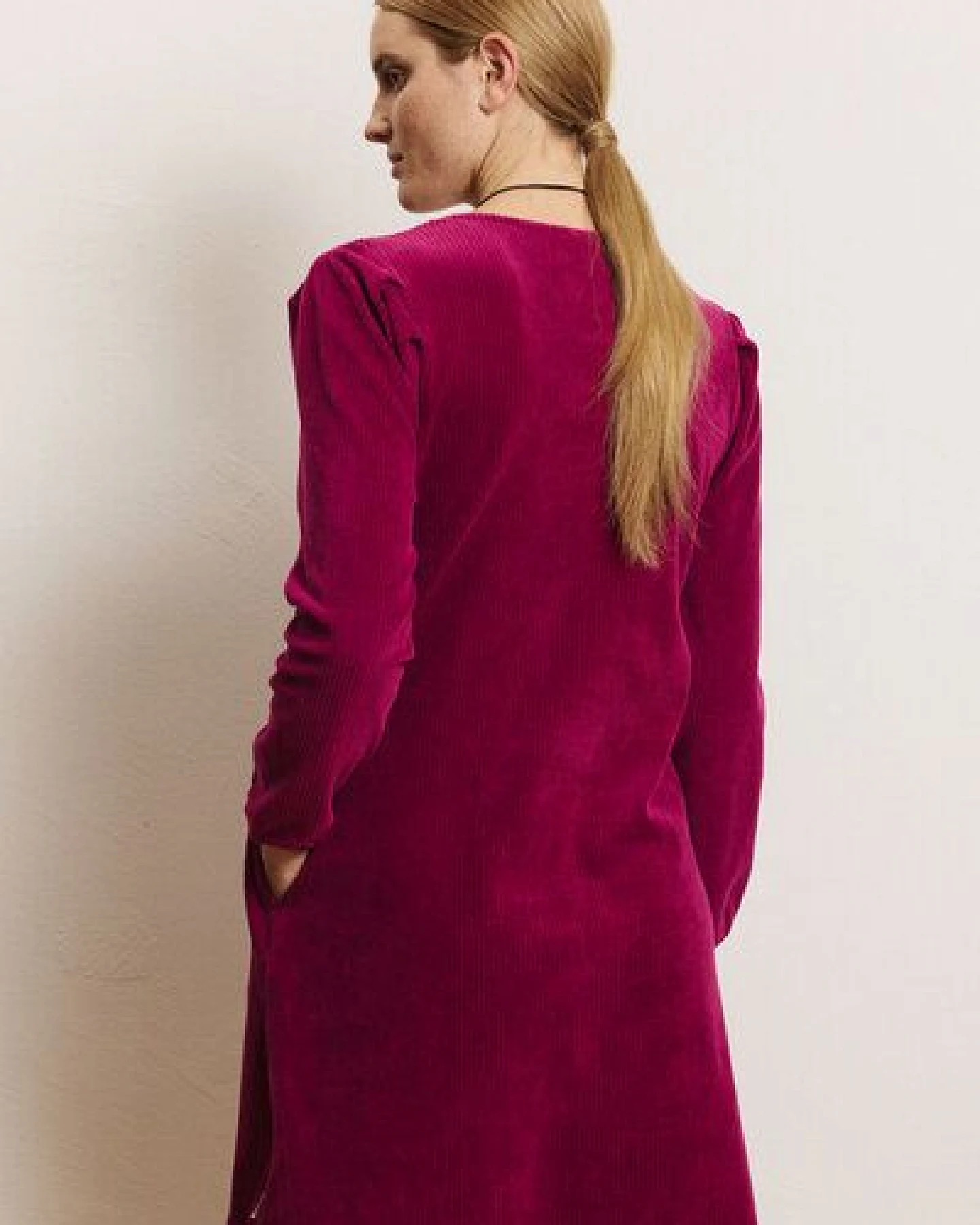TRANQUILLO Nickicord-Kleid Maaia aus GOTS-Bio-Baumwolle – Ansicht 3