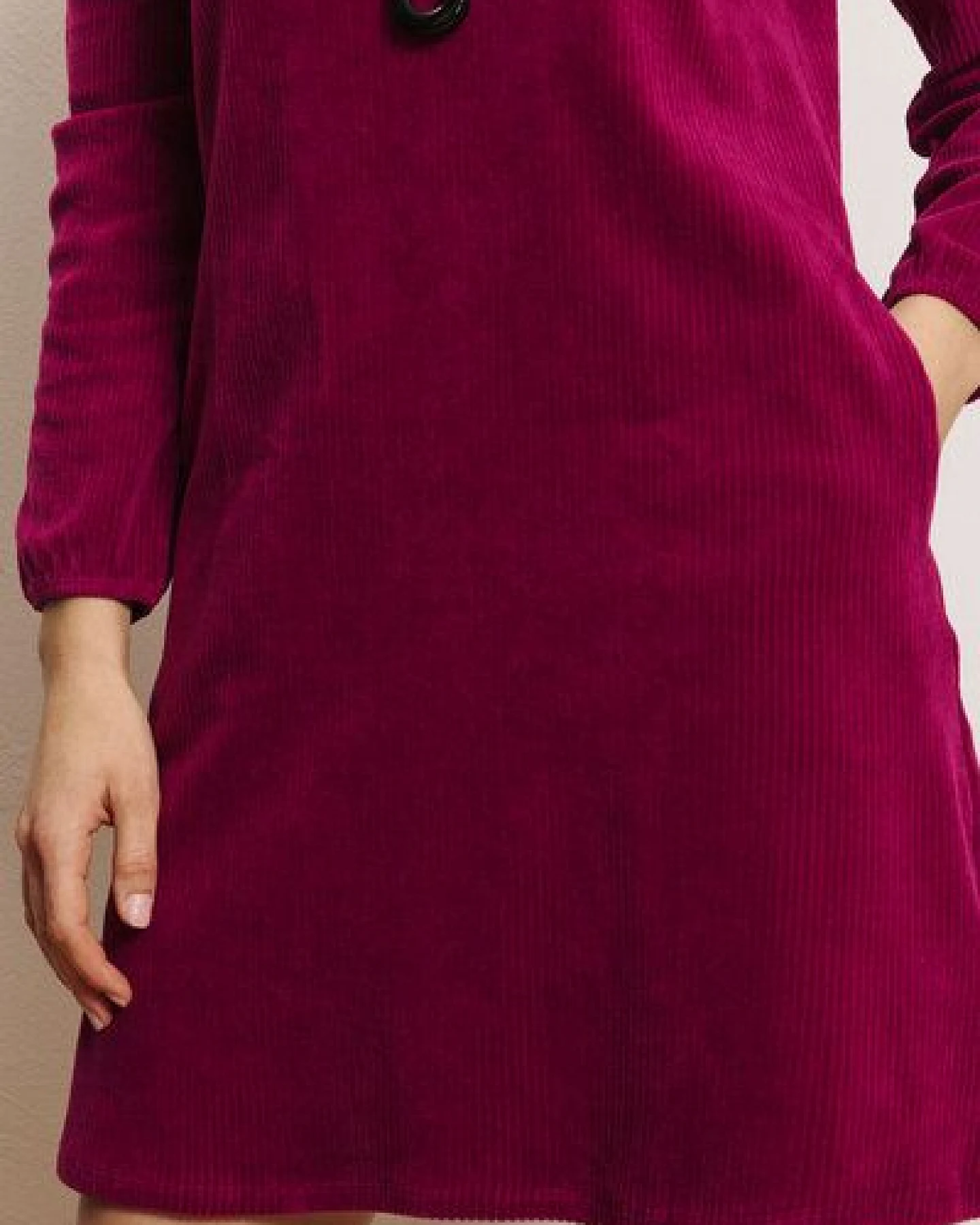 TRANQUILLO Nickicord-Kleid Maaia aus GOTS-Bio-Baumwolle – Ansicht 4