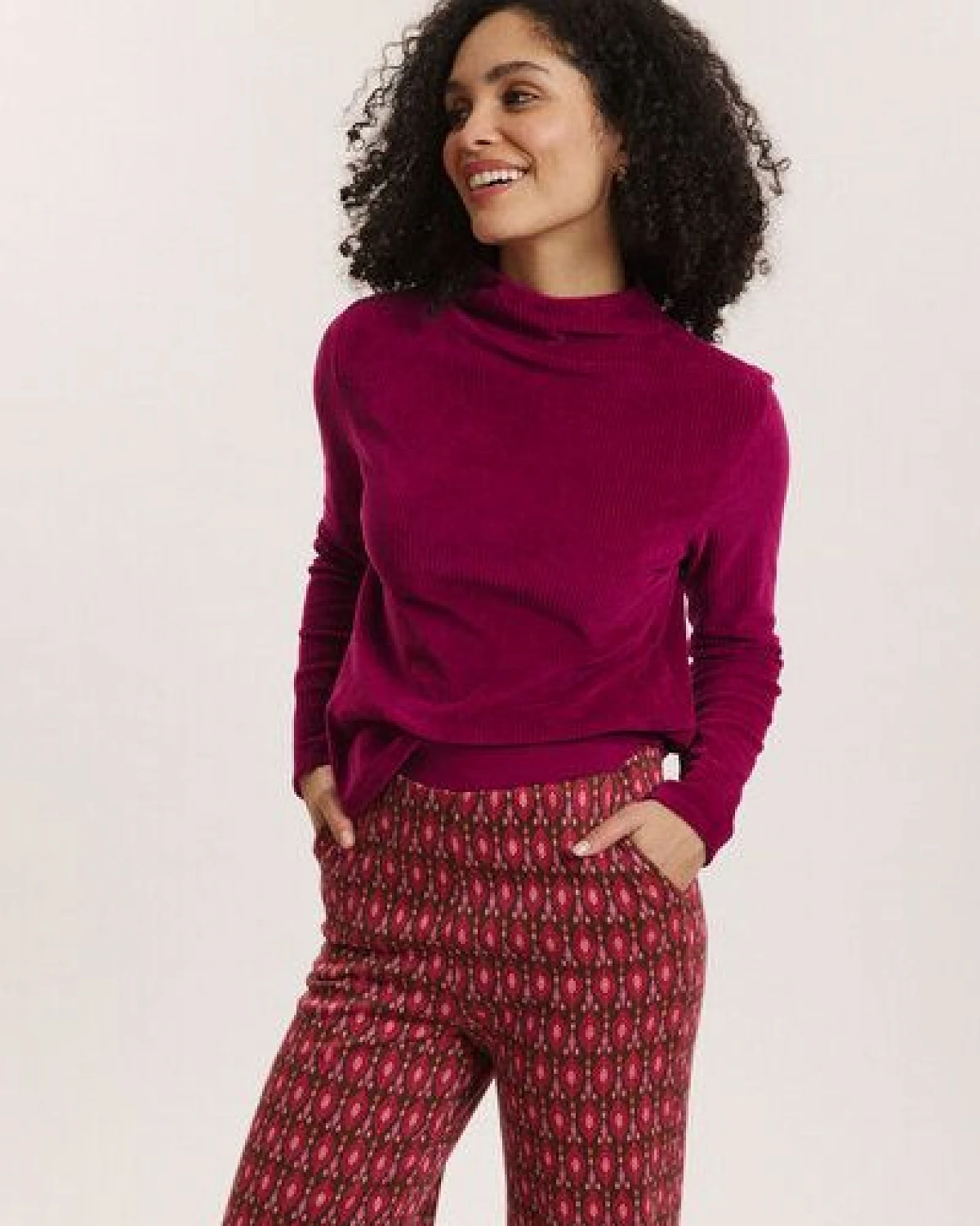 TRANQUILLO Nickicord-Sweatshirt Selinaa aus GOTS-Bio-Baumwolle – Ansicht 4