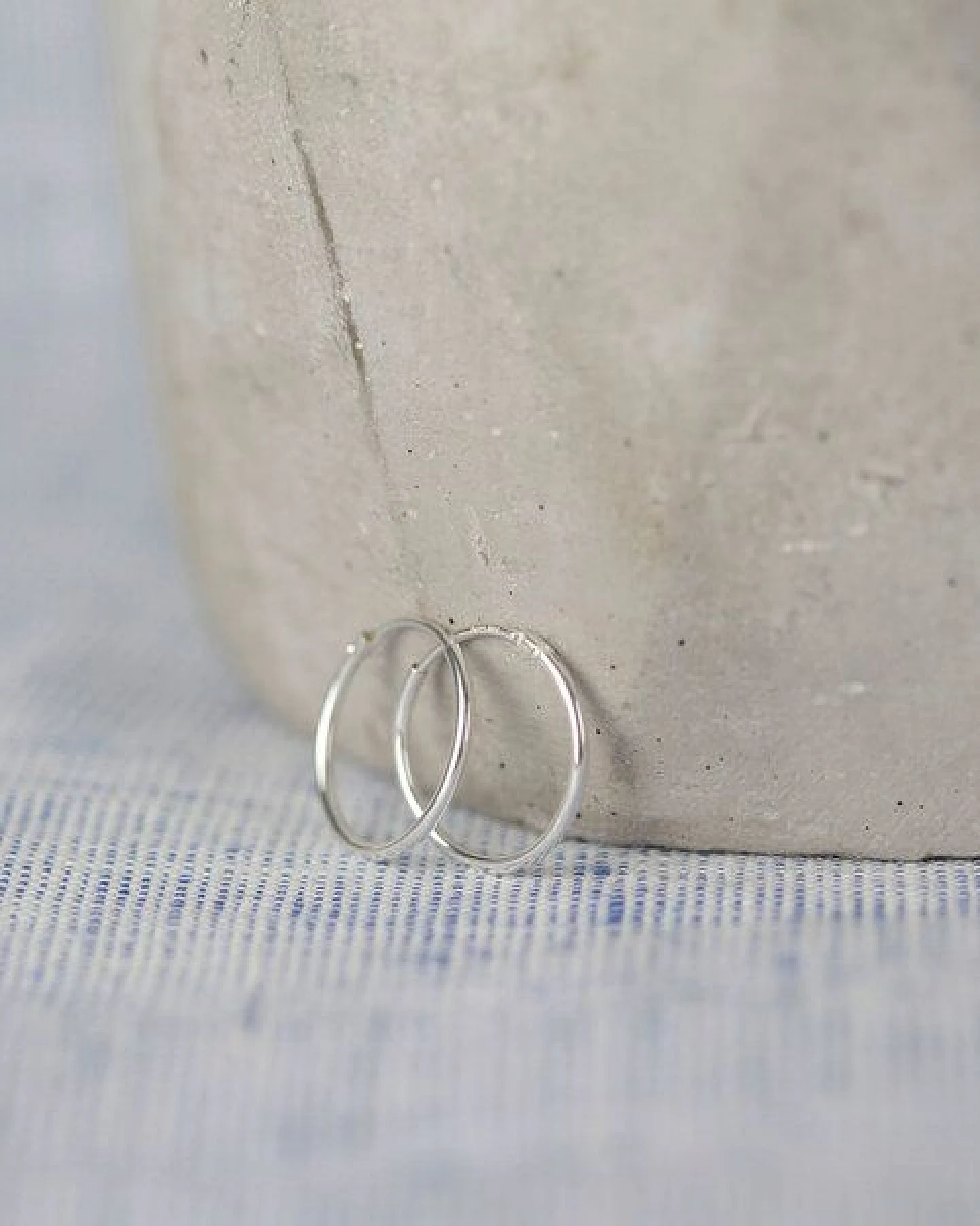 pikfine Minimalistische Creolen "Franka" 5 Größen // silber – Ansicht 3