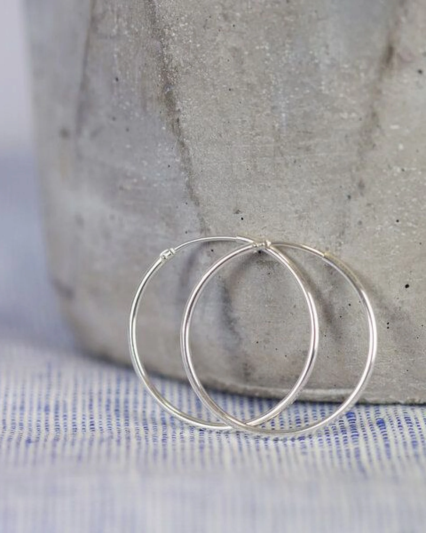 pikfine Minimalistische Creolen "Franka" 5 Größen // silber – Ansicht 3