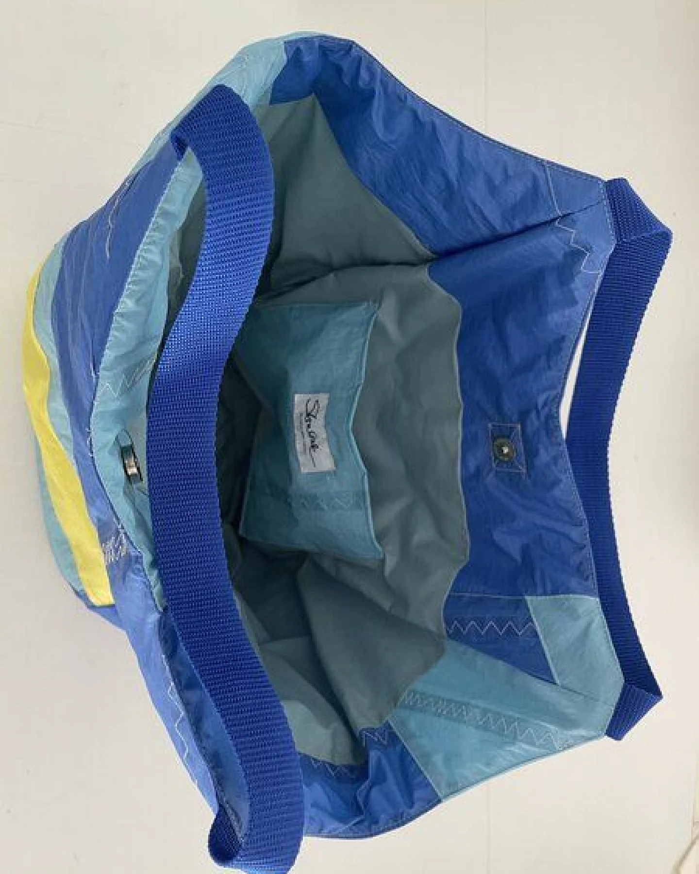 Skrabak Upcycling-Tasche aus Segeltuch (handgefertigte Unikate) – Ansicht 4