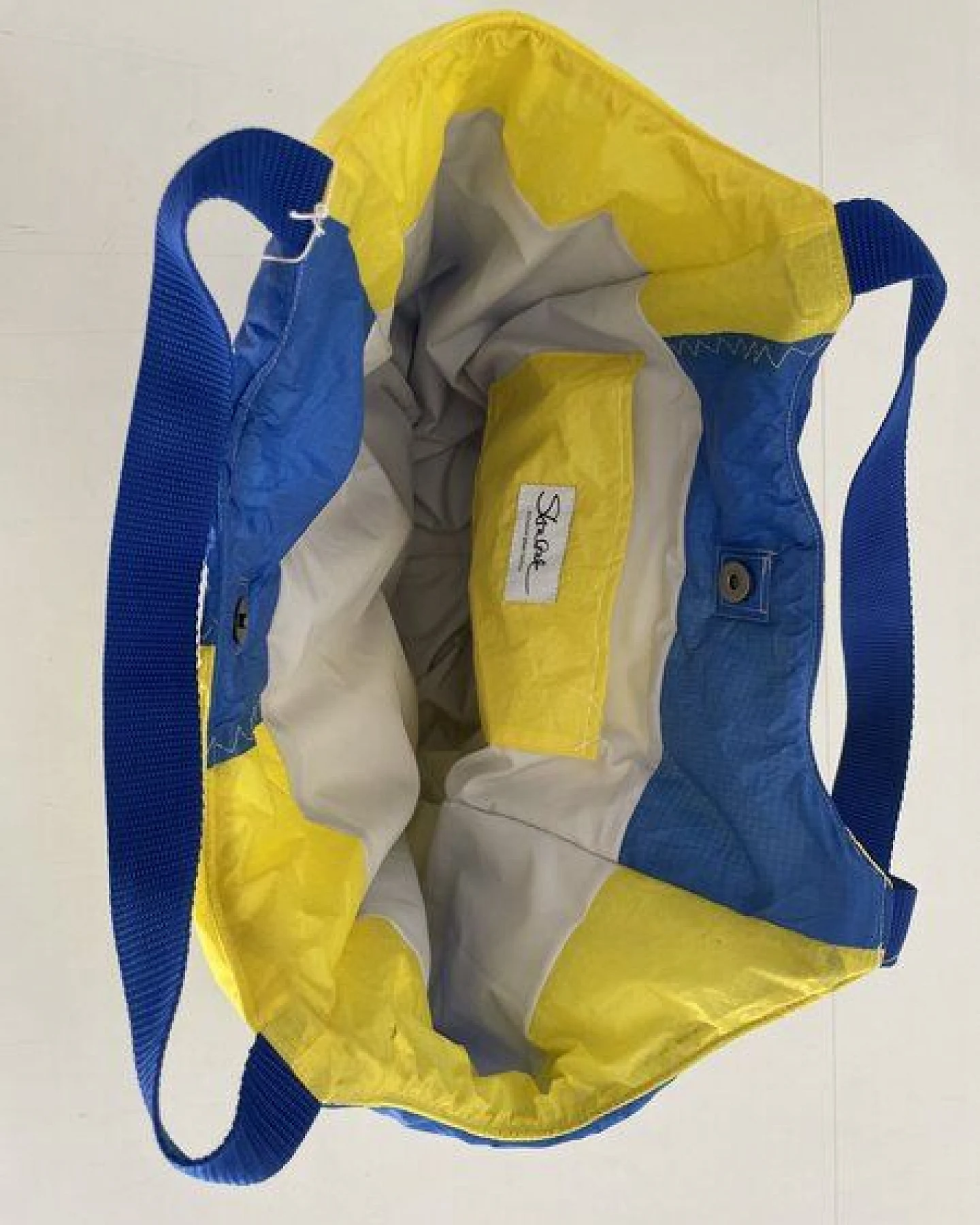 Skrabak Upcycling-Tasche aus Segeltuch (handgefertigte Unikate) – Ansicht 4