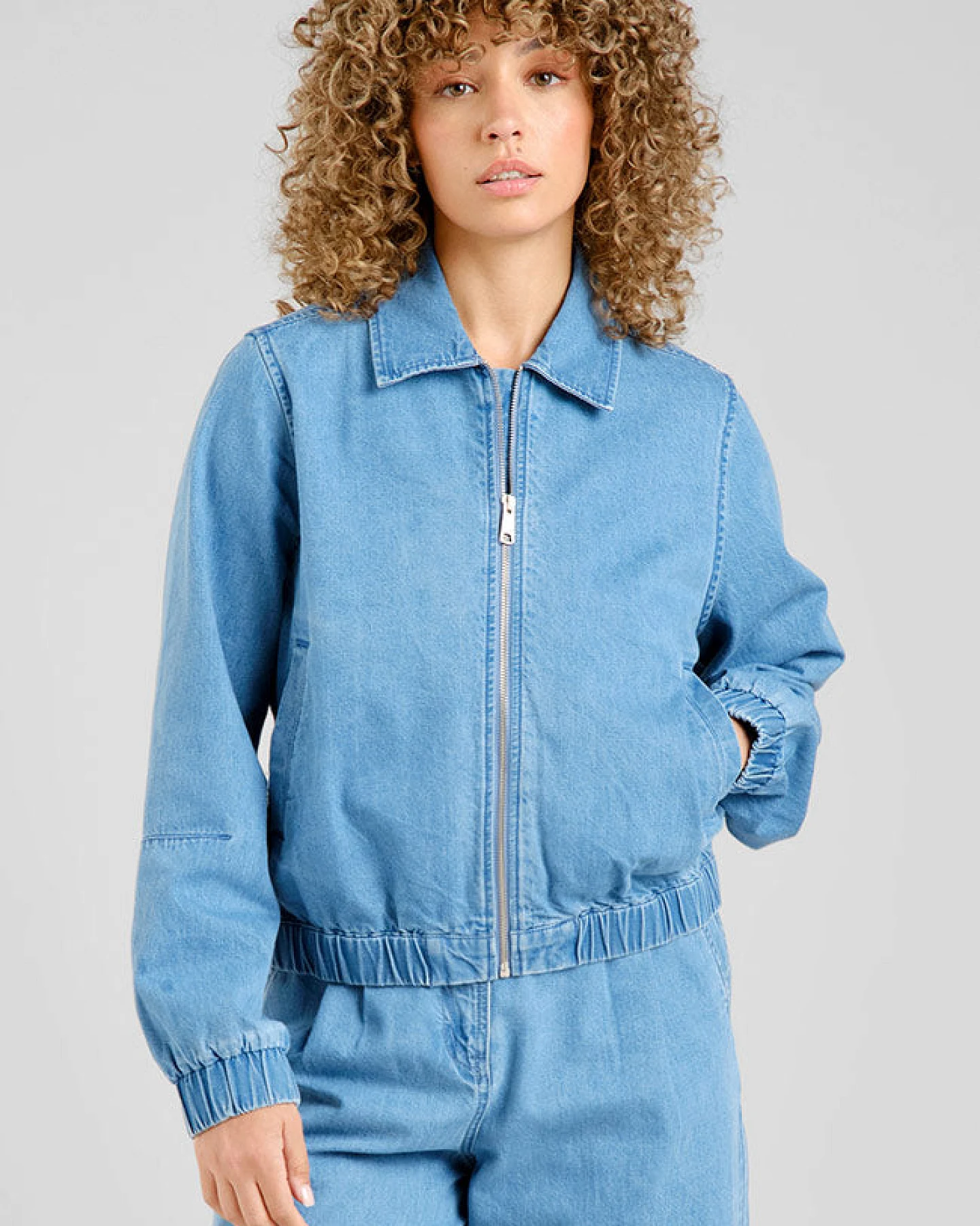 DEDICATED Damen vegan Bomberjacke Sunna Jeansblau – Ansicht 2