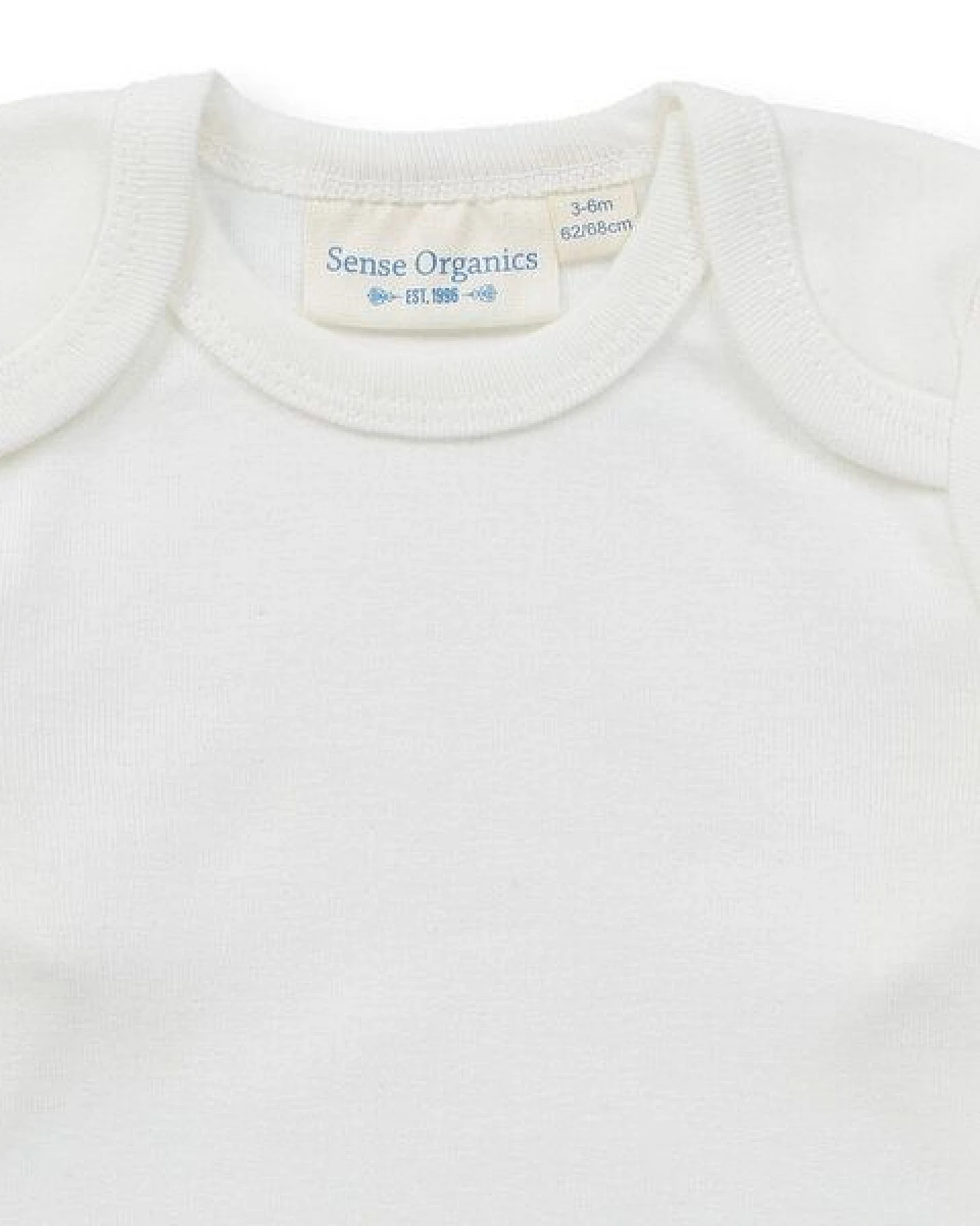 sense-organics Baby Body in naturweiß, Modell YVON – Ansicht 2