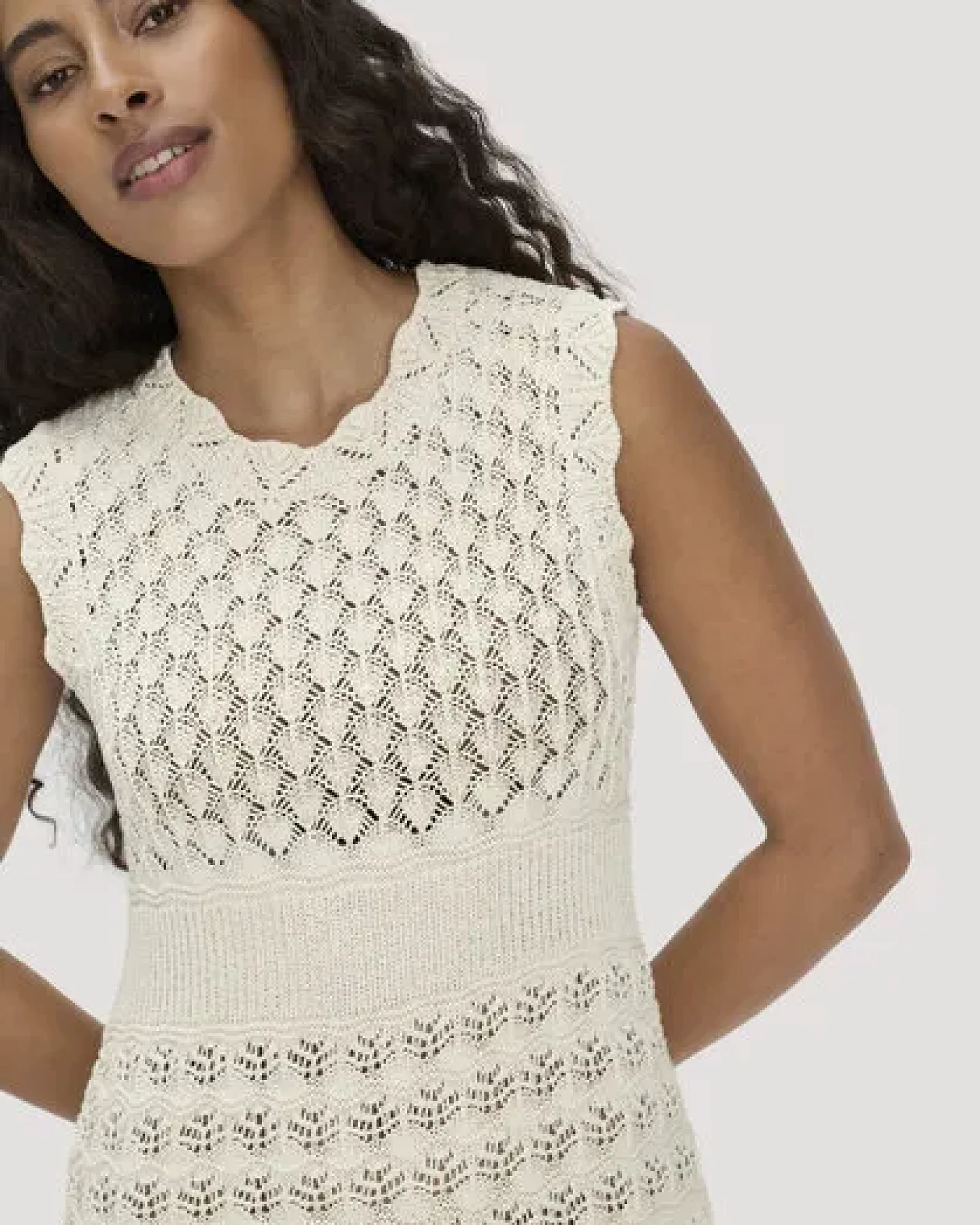 hessnatur Strick Kleid Midi aus reiner Bio-Baumwolle – Ansicht 2