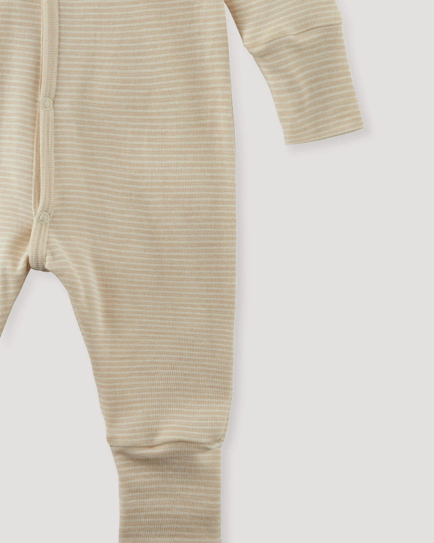 hessnatur Baby Schlafoverall aus Bio-Merinowolle mit Seide - beige - Größe 62/68 – Ansicht 3