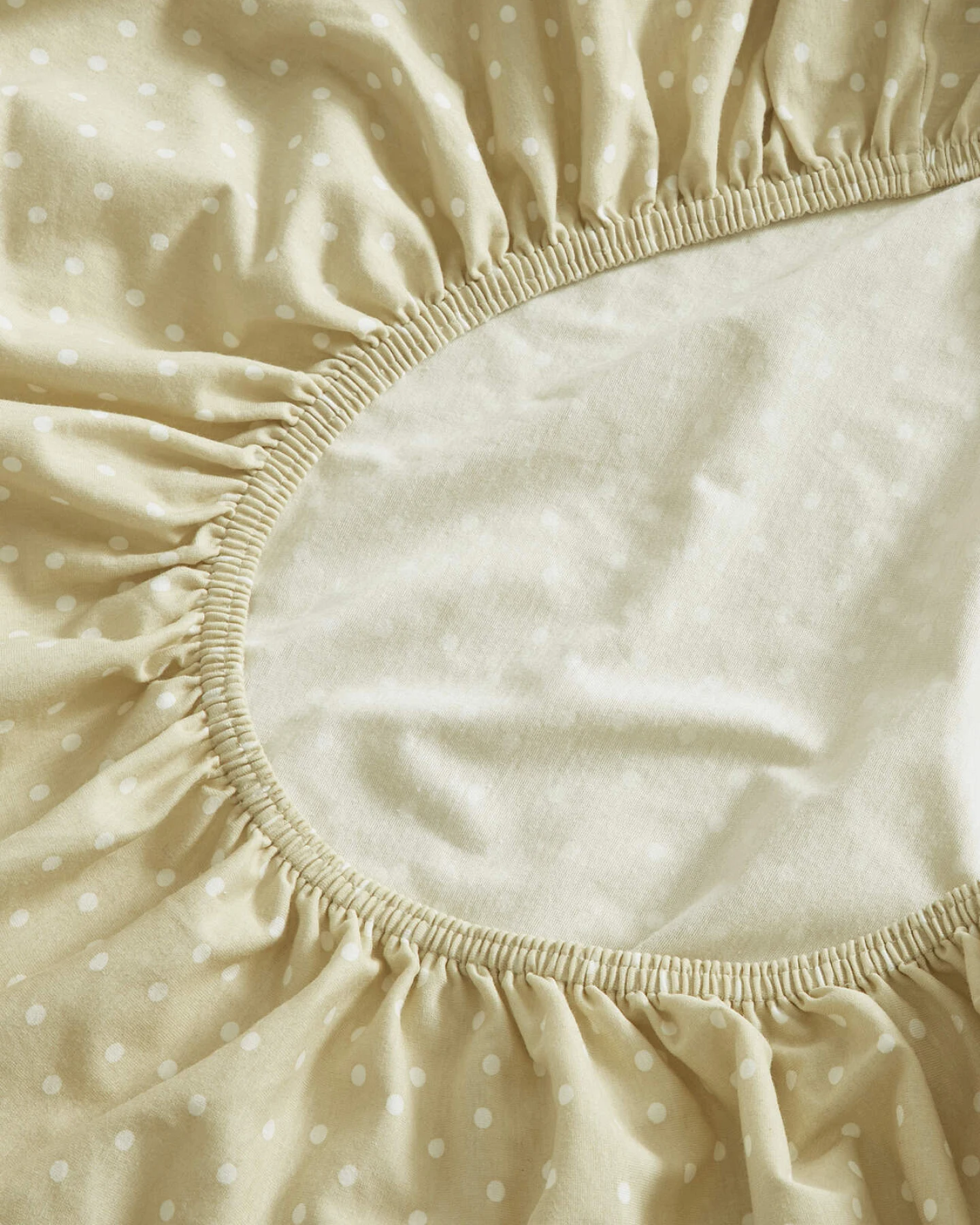 hessnatur Baby Jersey Spannbettlaken aus Bio-Baumwolle - beige - Größe 70x140 cm – Ansicht 2
