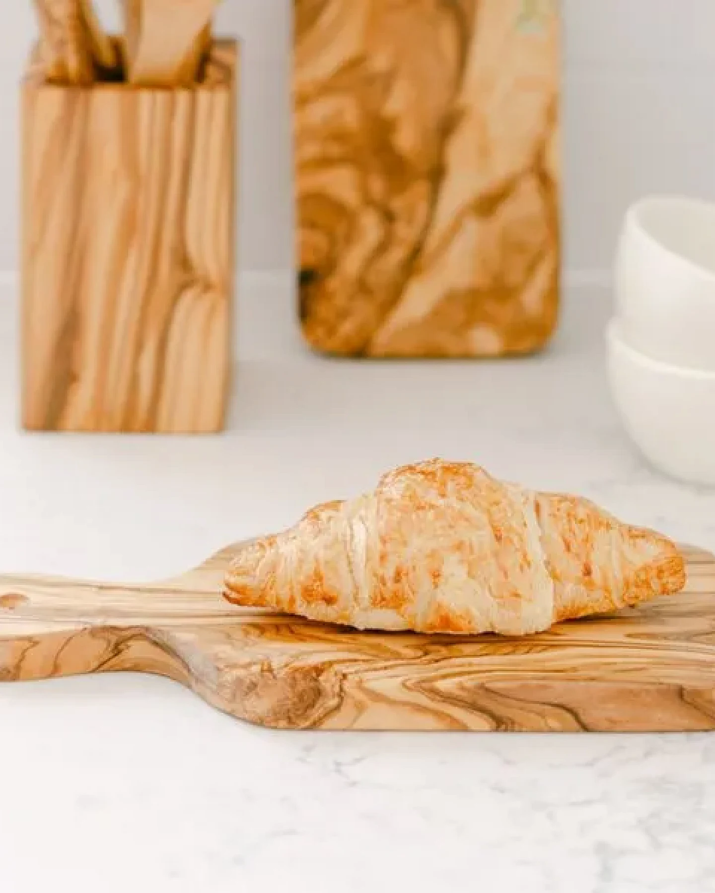 Econovo Holzbrettchen aus Olivenholz mit Griff – Ansicht 3