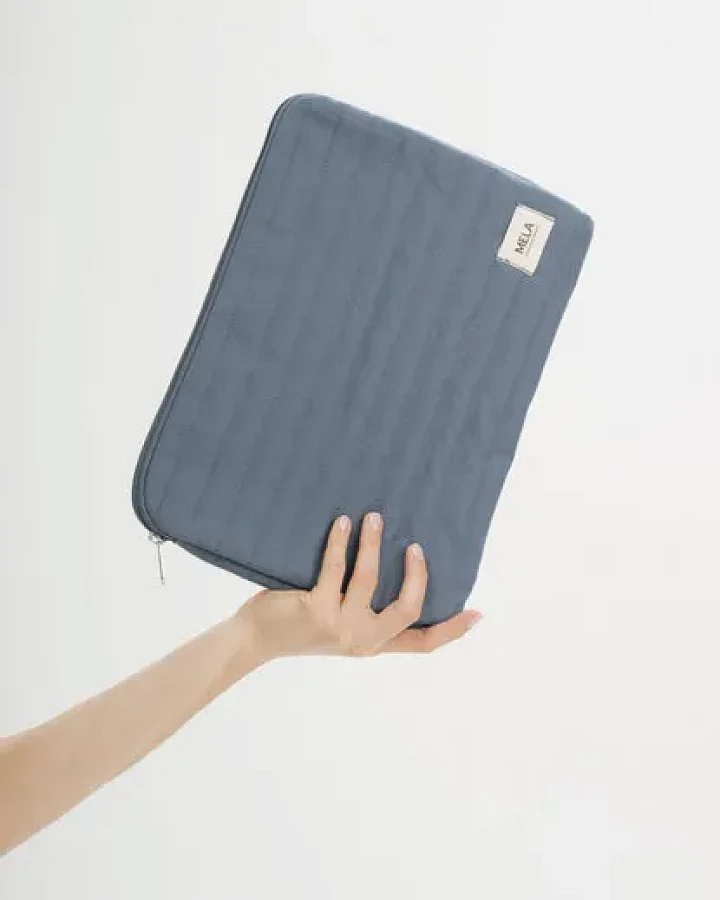 MELA Gepolsterte Laptophülle Style VINUSA aus 100% Bio-Baumwolle