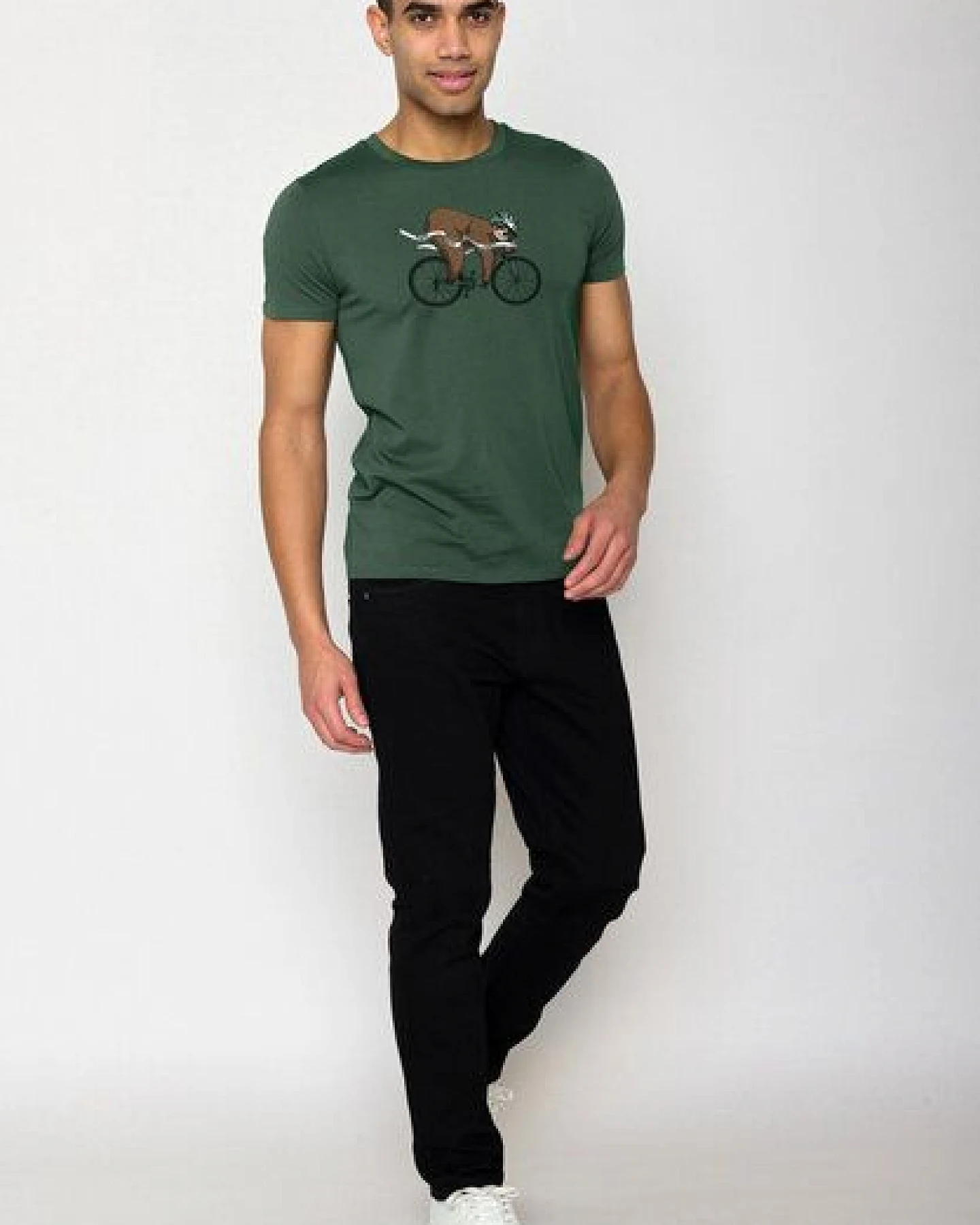 GREENBOMB Animal Finish Sloth Guide - Sportliches T-Shirt aus Bio-Baumwolle / hochwertiger Print / GOTS / Fair & Vegan – Ansicht 2