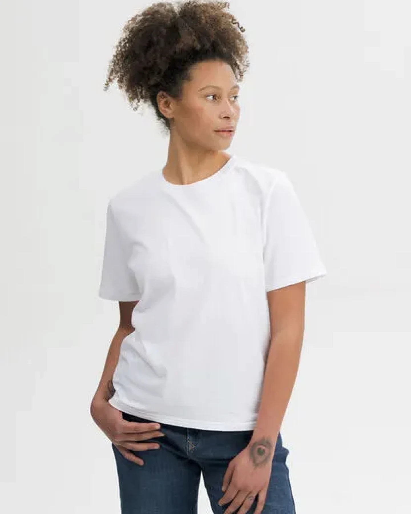 MELA T-Shirt Style Artist Edition Cristóbal aus 100% Bio-Baumwolle – Ansicht 2