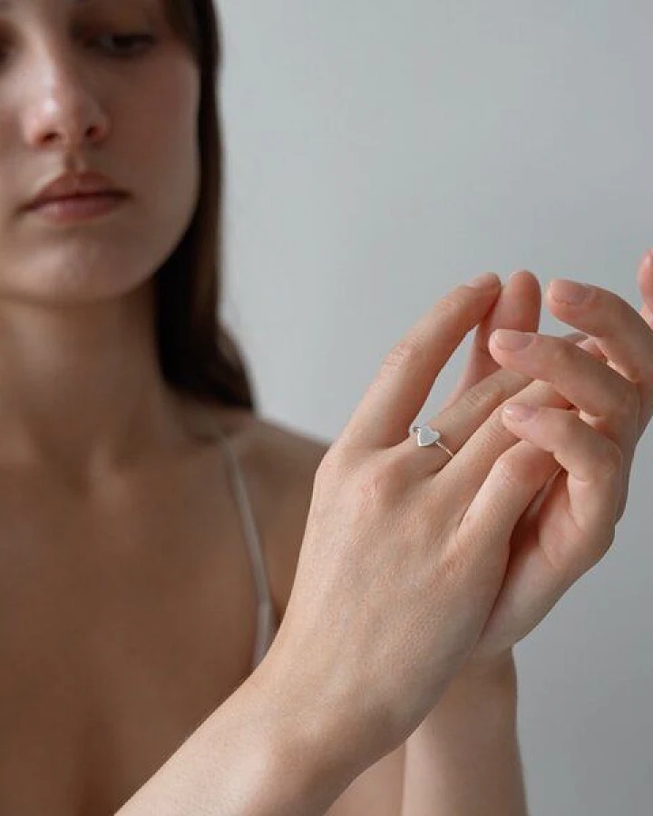BELLYBIRD Jewellery Ring mit geschlossenem Herz, 925 Silber, vergoldet