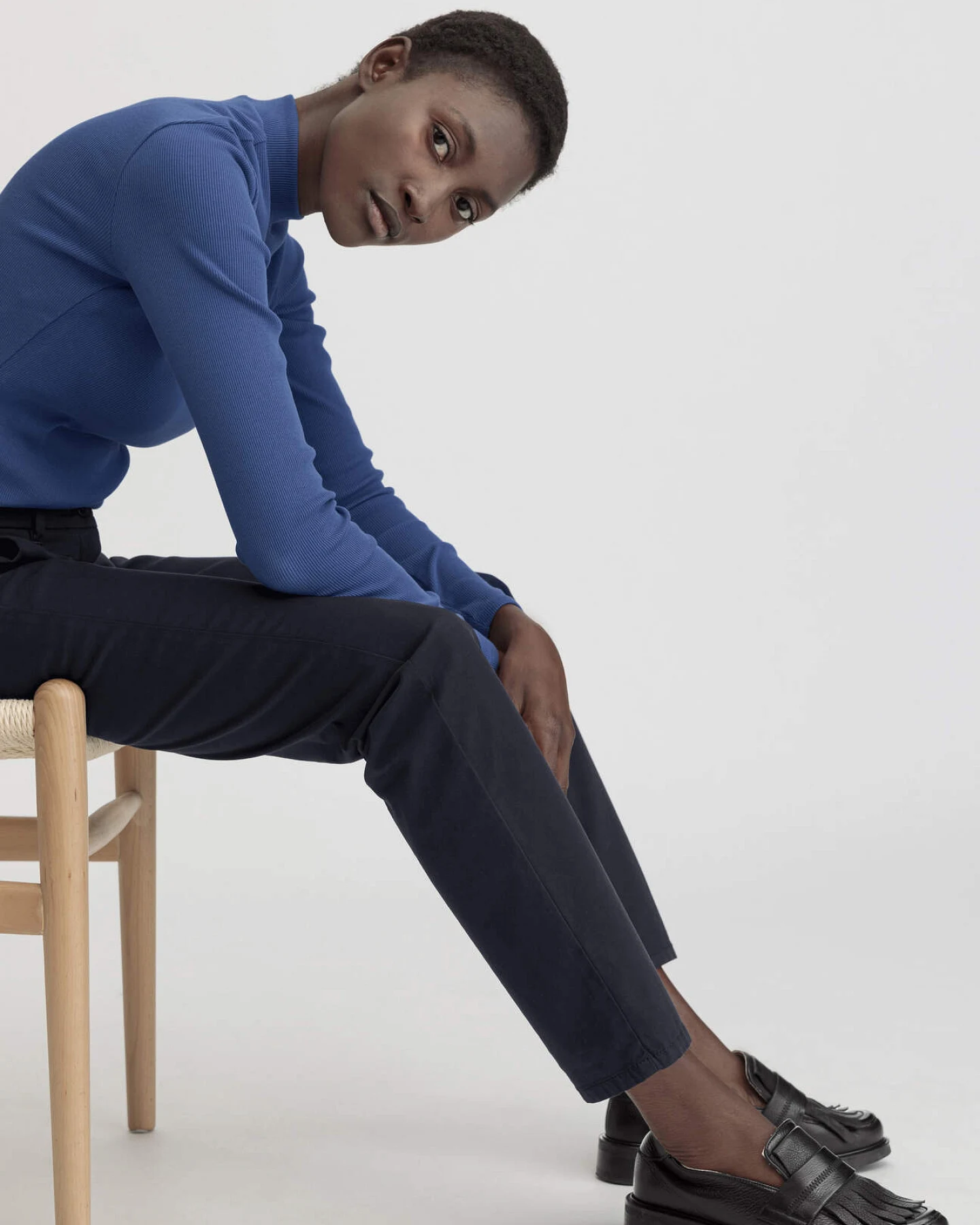 hessnatur Damen Chino Straight Leg Regular aus Bio-Baumwolle - blau - Größe 46 – Ansicht 3