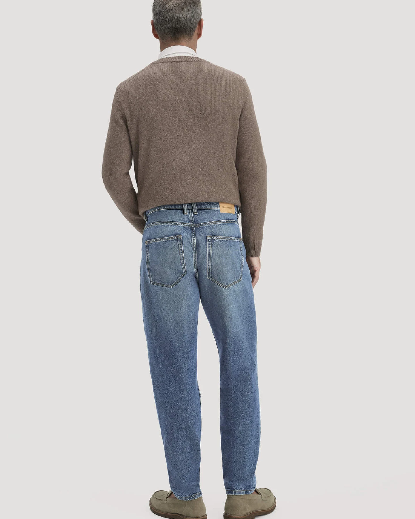 hessnatur Herren Jeans MADS Relaxed Tapered aus Bio-Denim - blau - Größe 32/32 – Ansicht 2