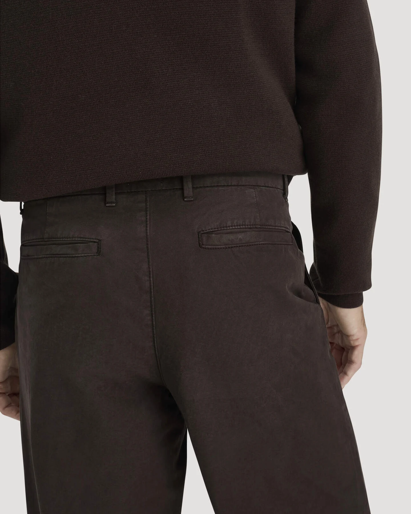 hessnatur Herren Chino RONNEL Relaxed aus Bio-Baumwolle - braun - Größe 38/32 – Ansicht 3