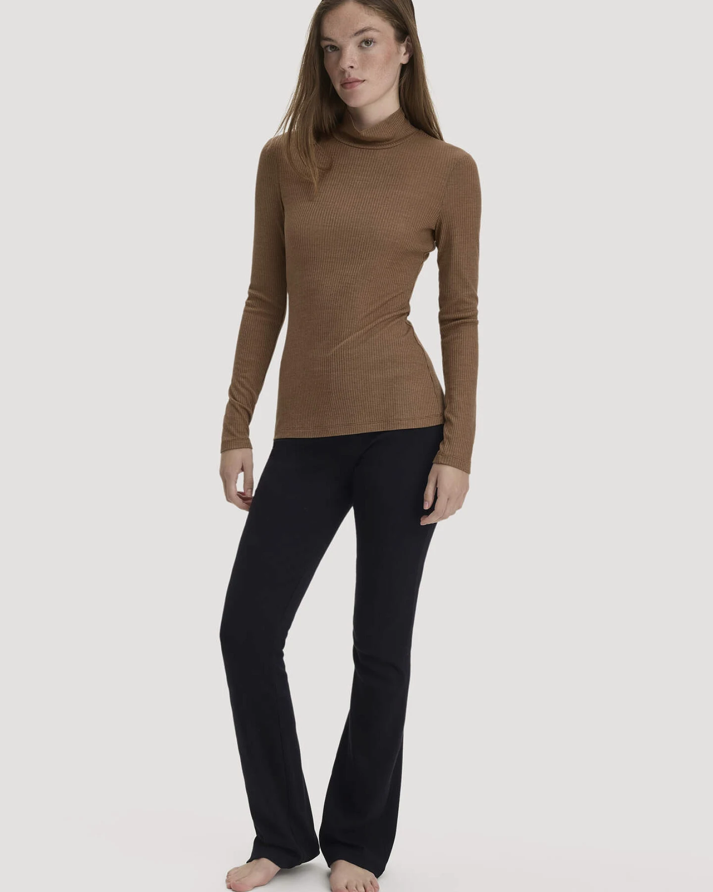 hessnatur Damen Mock-Neck Longsleeve WARM TOUCH aus Bio-Schurwolle und TENCEL™ Lyocell - braun - Größe 36 – Ansicht 2