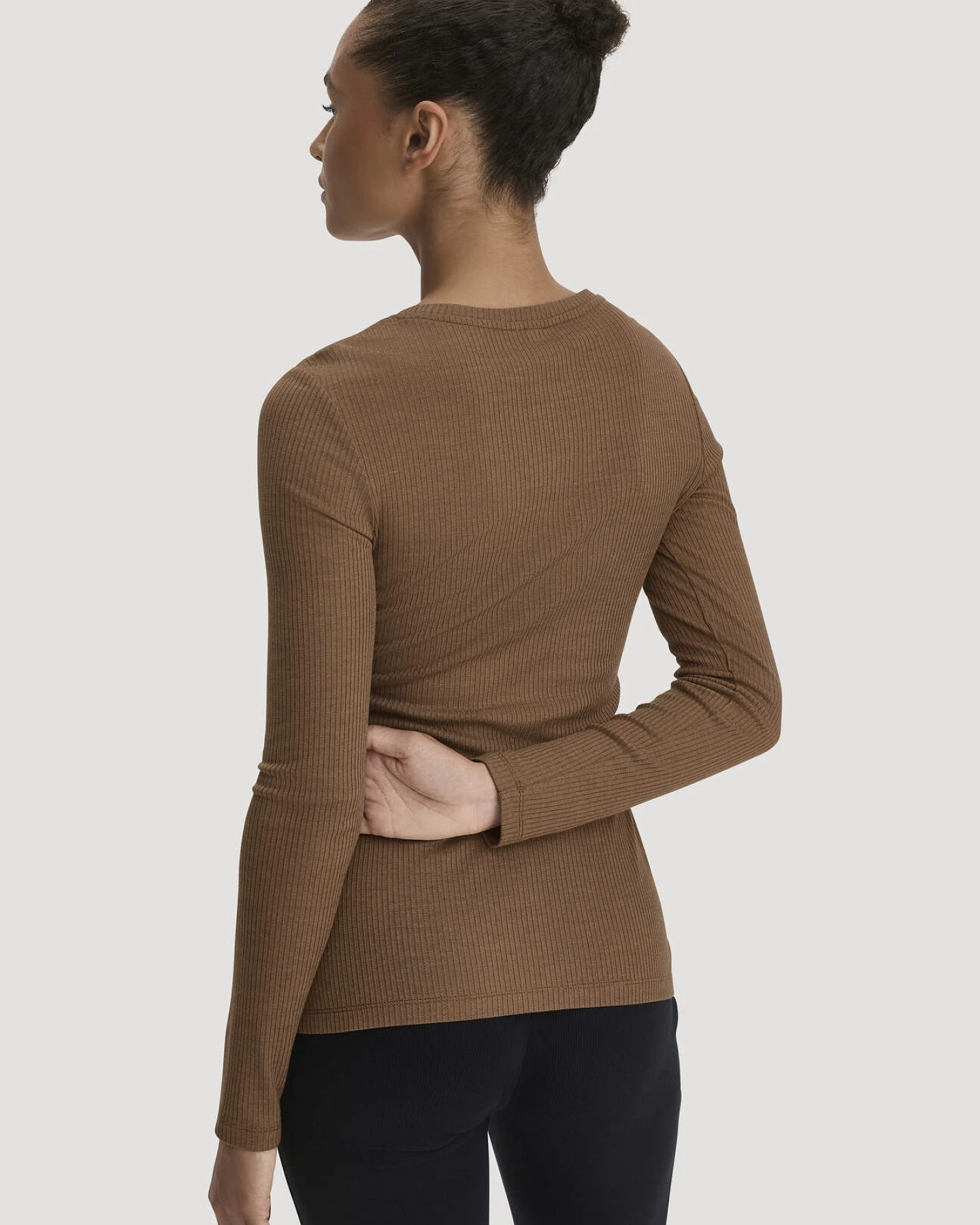 hessnatur Damen Longsleeve WARM TOUCH aus Bio-Schurwolle und TENCEL™ Lyocell - braun - Größe 40 – Ansicht 2