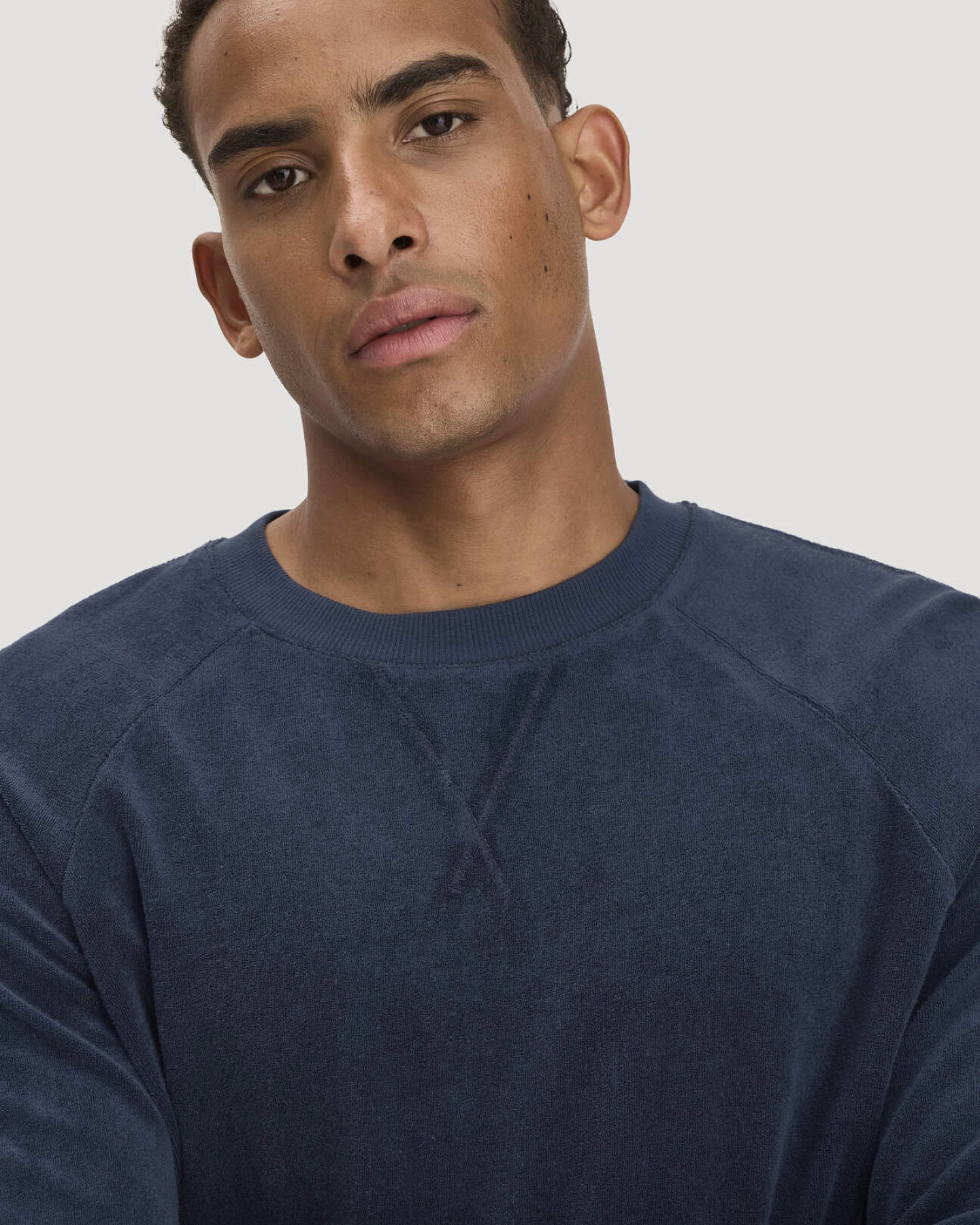 hessnatur Herren Frottee Loungeshirt Relaxed aus Bio-Baumwolle - blau - Größe L – Ansicht 2