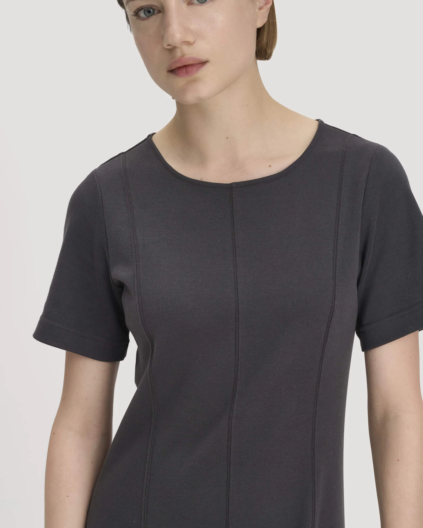 hessnatur Damen Jersey Kleid Kniebedeckend Slim aus Bio-Baumwolle - grau - Größe 44 – Ansicht 3