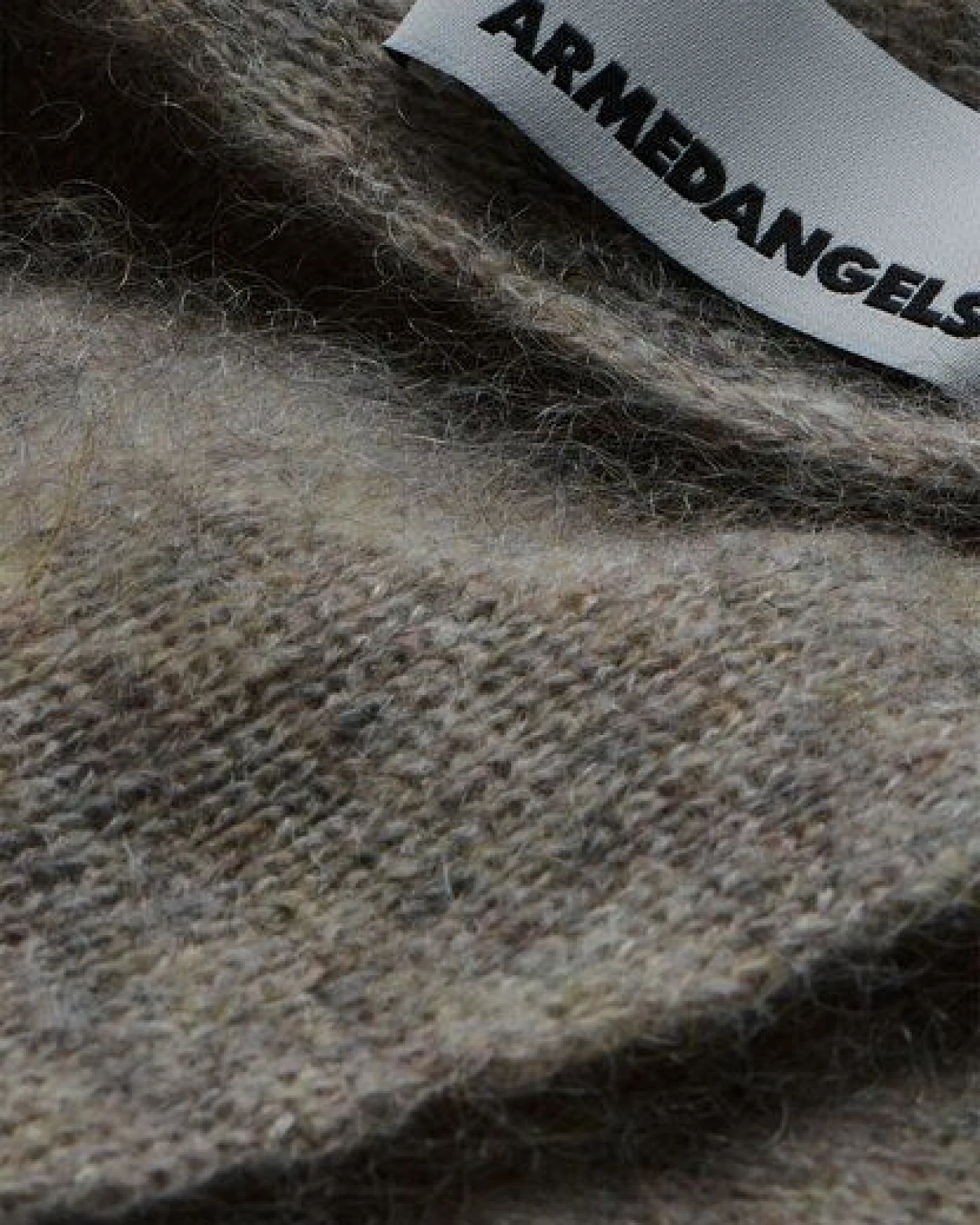 ARMEDANGELS SMALL MOHAIR BLEND Unisex Schal aus Mohair-Mix – Ansicht 4
