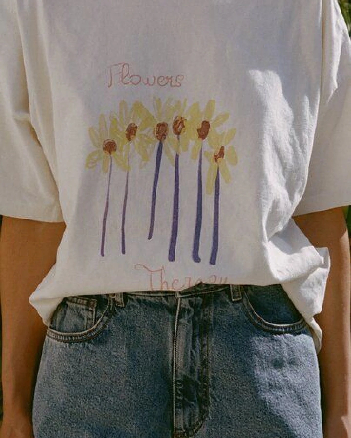 Nénés T-Shirt „Mini Me“ – Sonnenblumen-Print – Ansicht 4