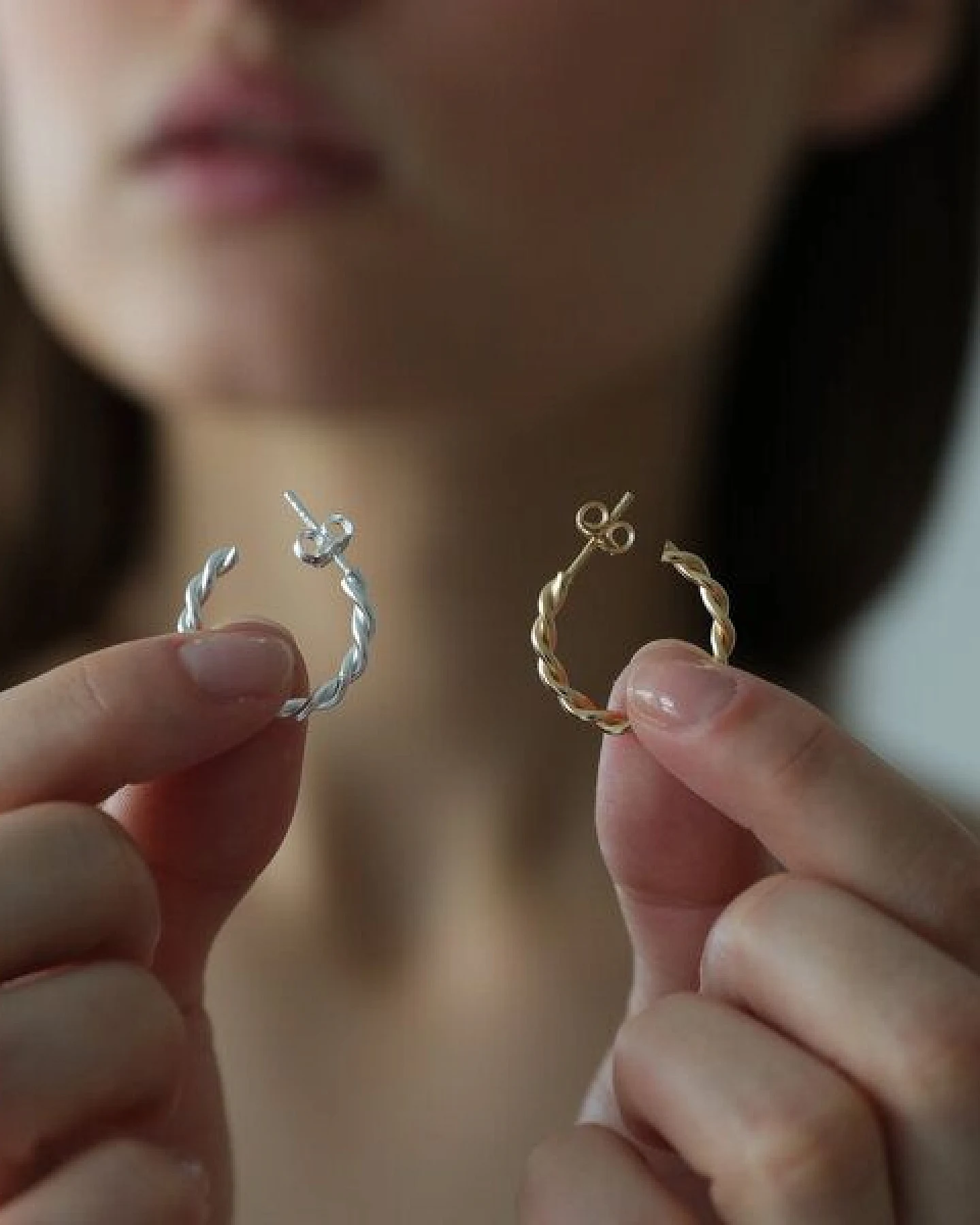 BELLYBIRD Jewellery CREOLEN - TWIST, gedrehtes, offenes Design, glänzende Oberfläche, 925 Silber – Ansicht 2