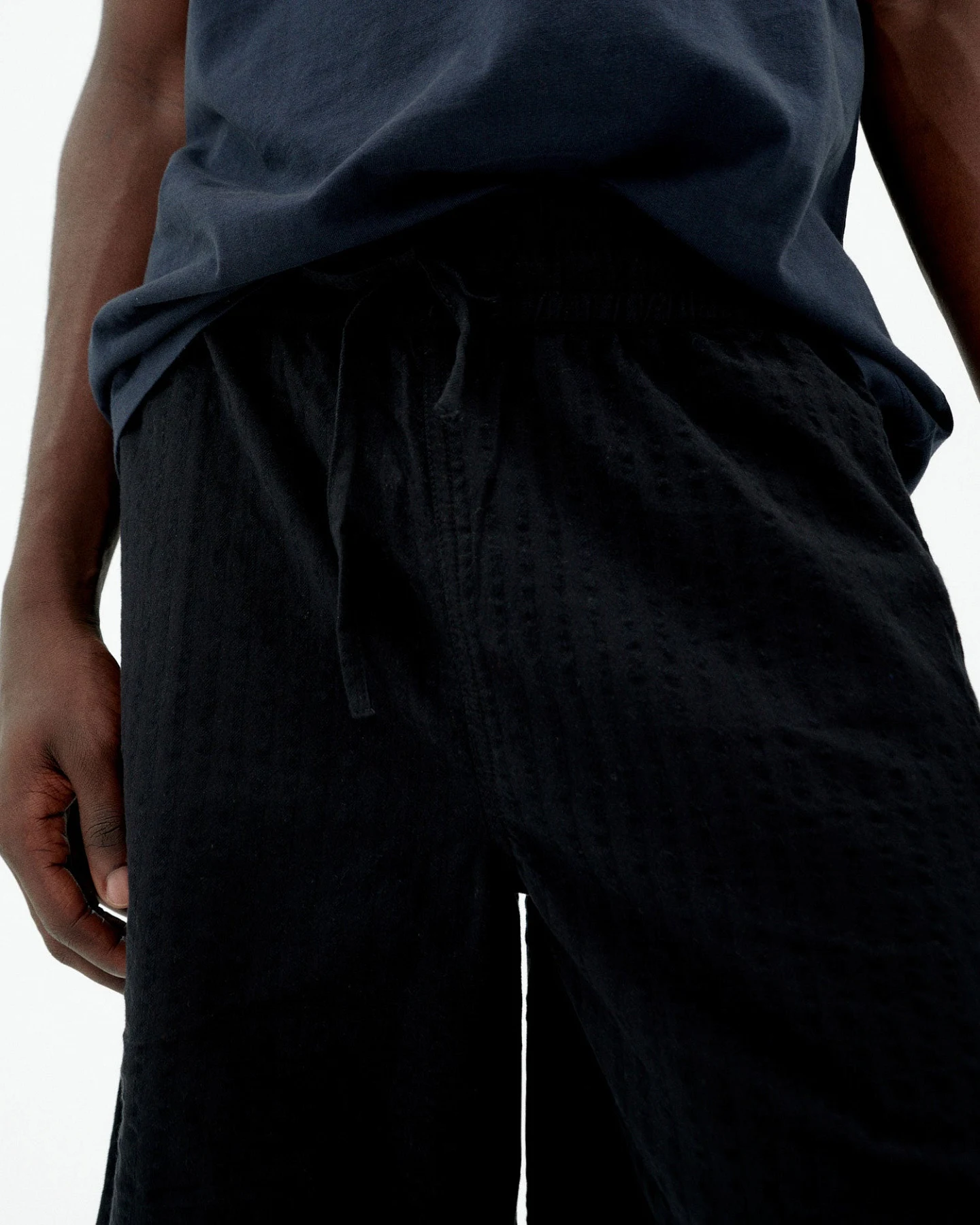 Thinking MU Herren vegan Shorts Seersucker Bermuda Henry Schwarz – Ansicht 2