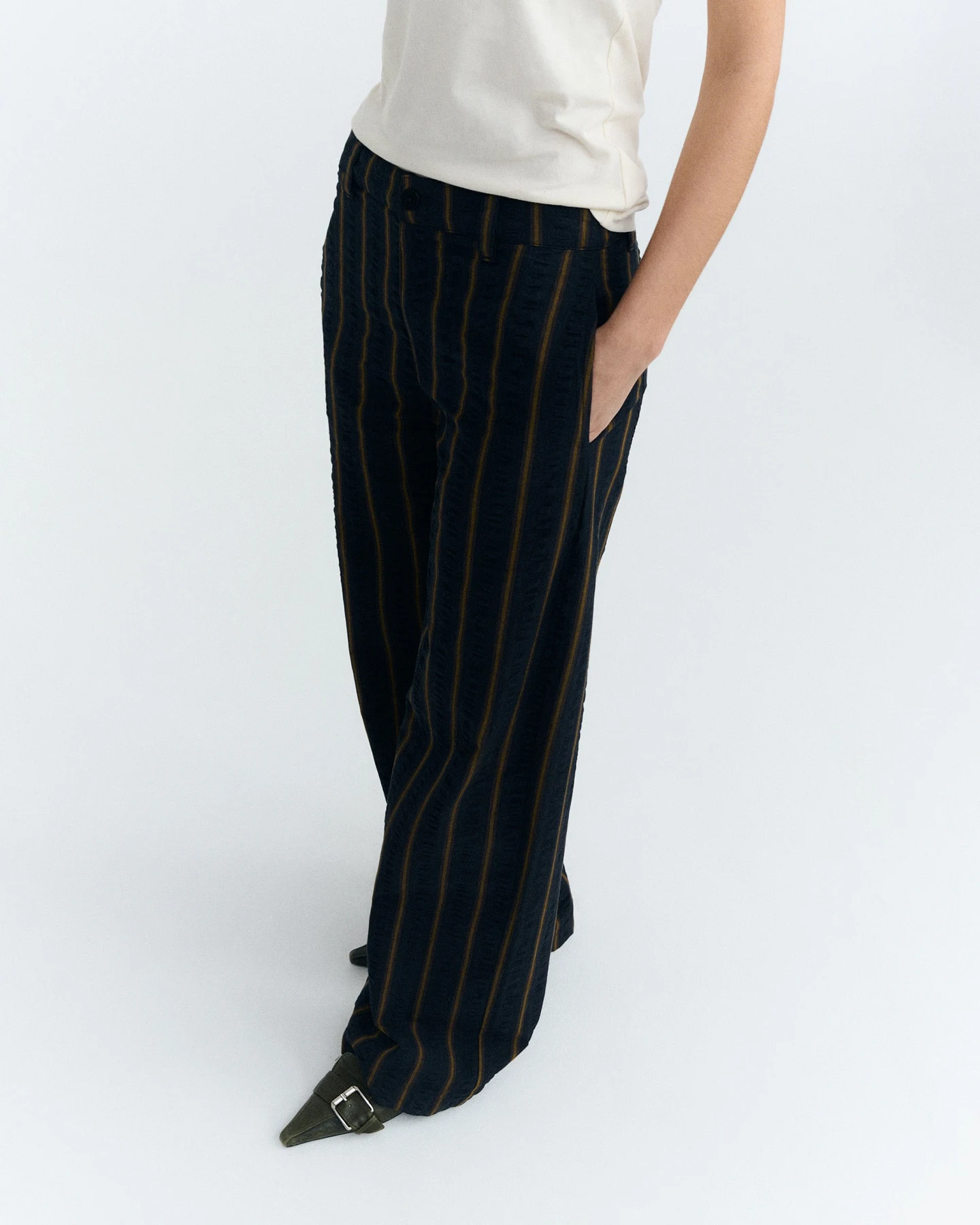 Thinking MU Damen vegan Hose Straight Seersucker Serena Gestreift Navy – Ansicht 2