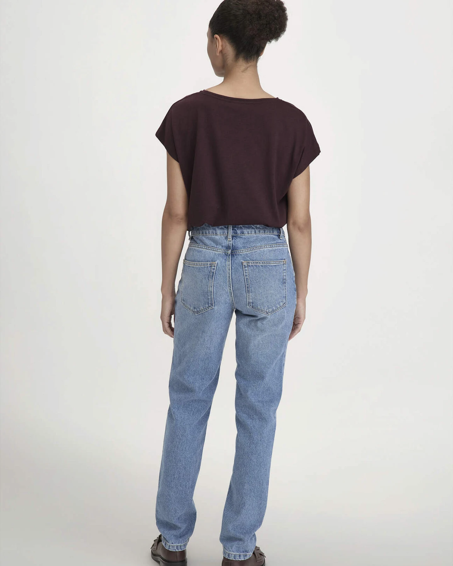 hessnatur Damen Jeans HANNA Mom High Rise aus Bio-Denim - blau - Größe 25/30 – Ansicht 2