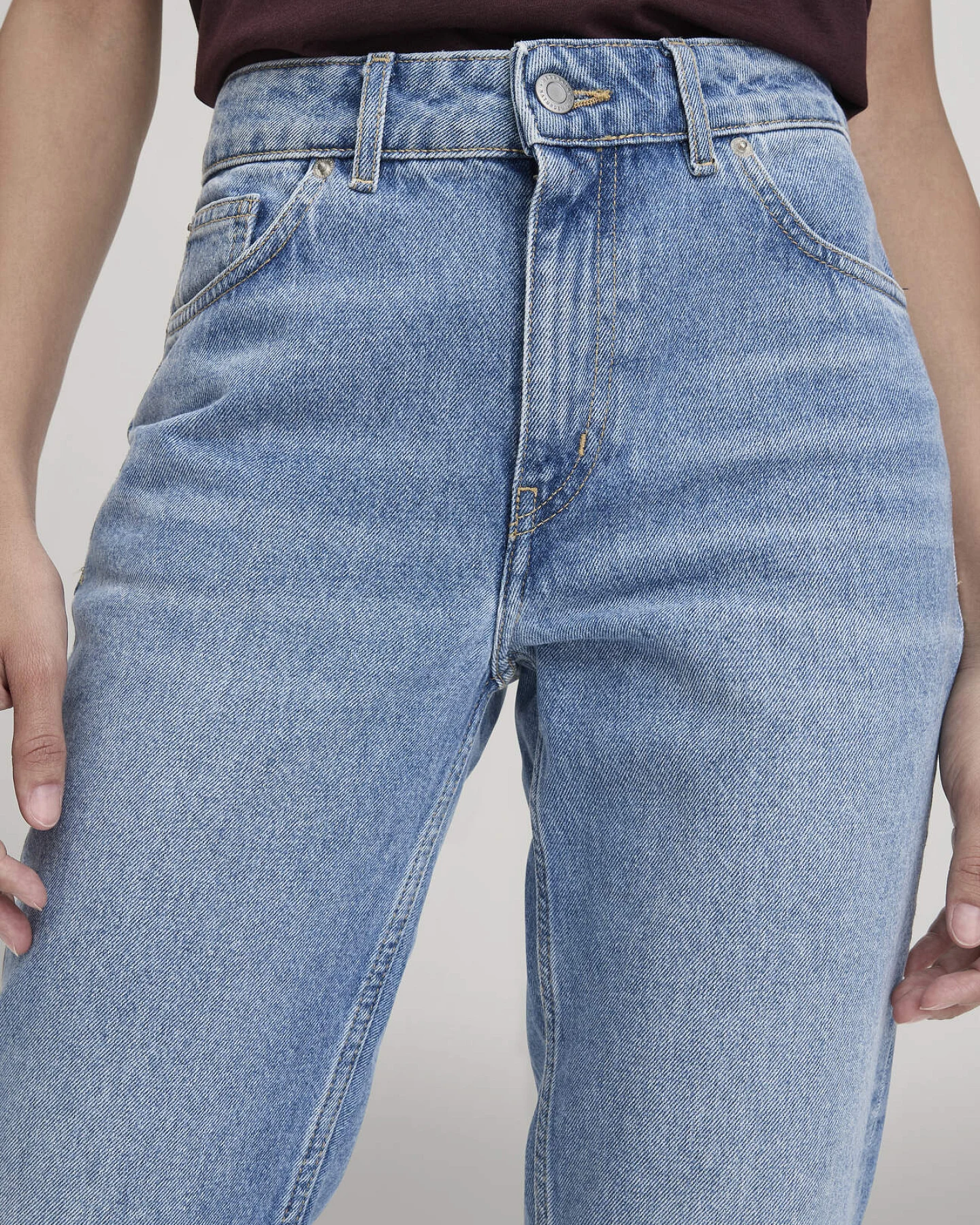 hessnatur Damen Jeans HANNA Mom High Rise aus Bio-Denim - blau - Größe 27/32 – Ansicht 3