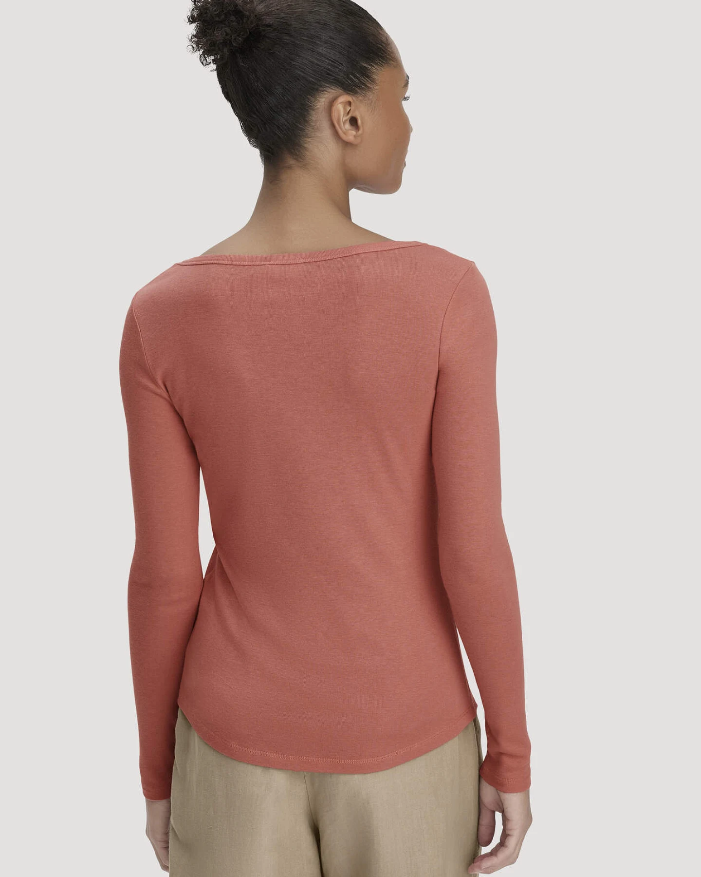 hessnatur Damen Softrib Longsleeve Fitted aus Bio-Baumwolle und TENCEL™ Modal - orange - Größe 40 – Ansicht 3
