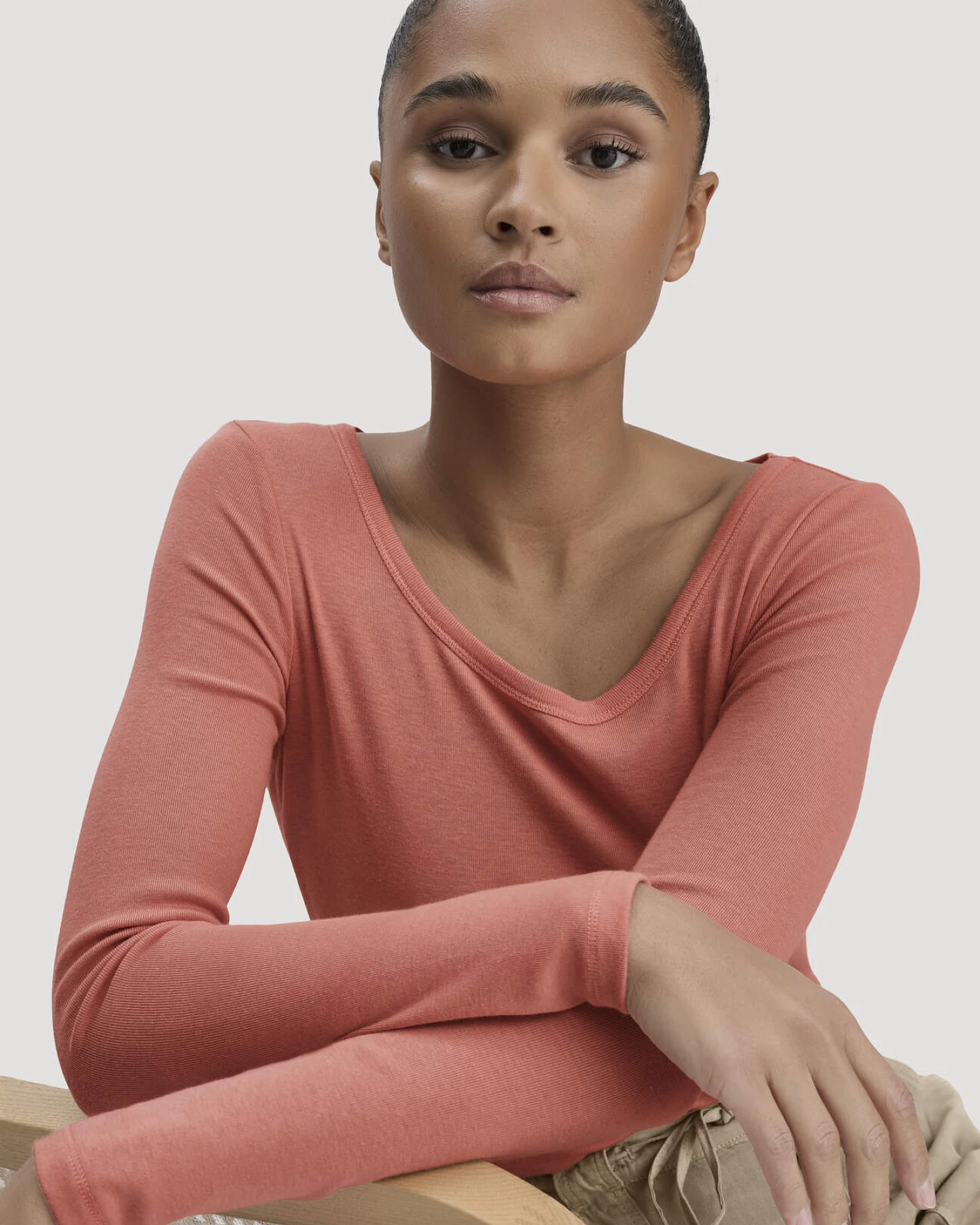 hessnatur Damen Softrib Longsleeve Fitted aus Bio-Baumwolle und TENCEL™ Modal - orange - Größe 48 – Ansicht 4