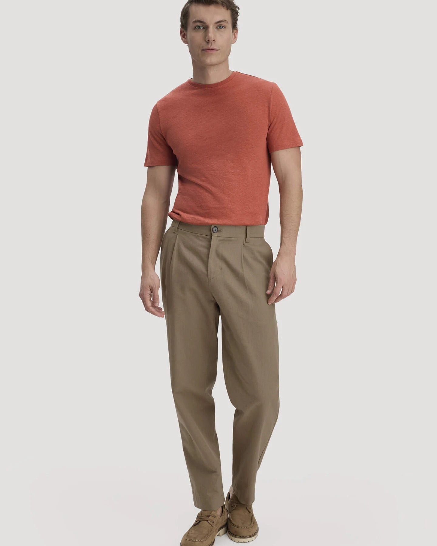 hessnatur Herren T-Shirt Regular aus Leinen und Bio-Baumwolle - braun - Größe 56 – Ansicht 2