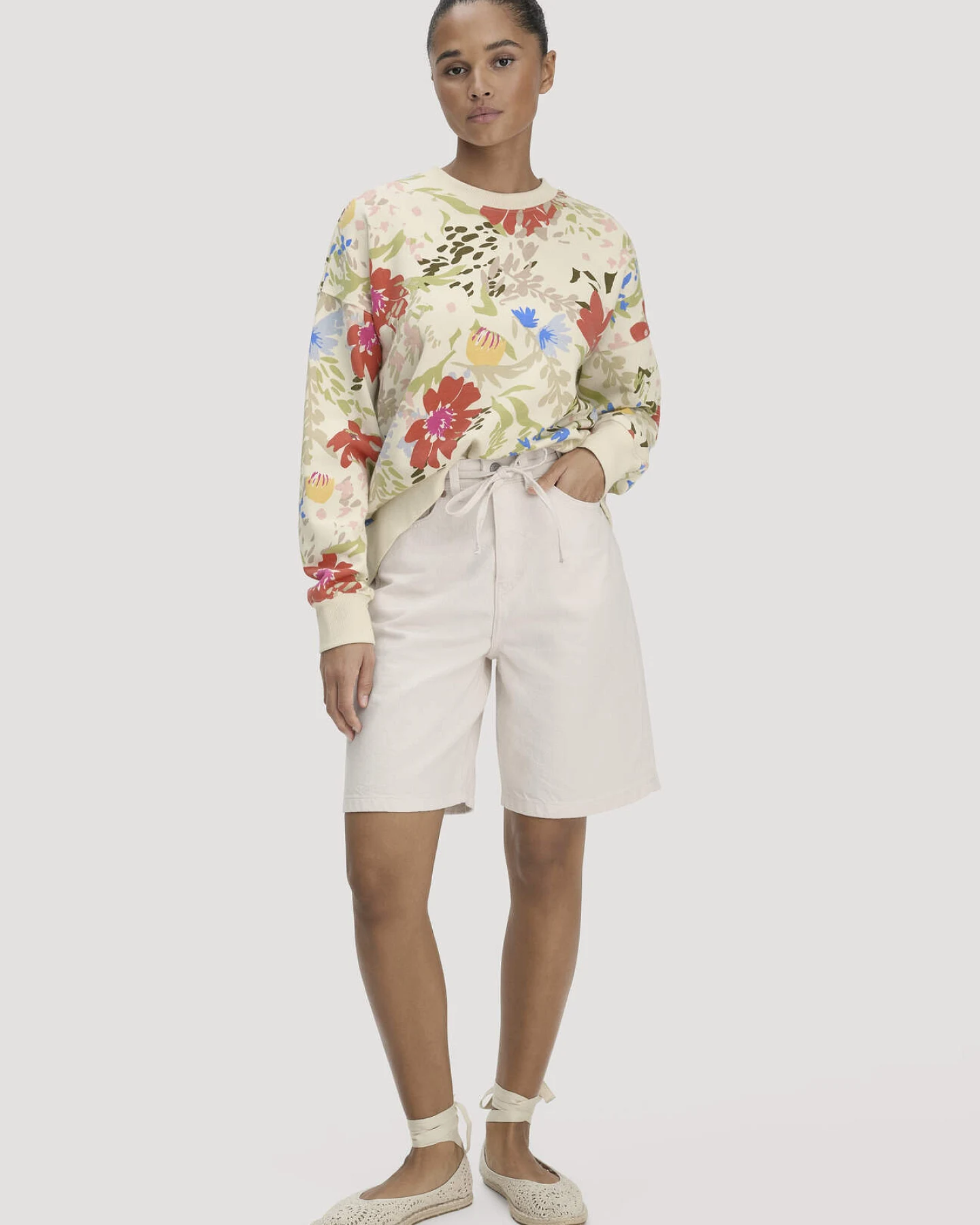 hessnatur Damen Print Sweatshirt Oversize aus Bio-Baumwolle - natur - Größe S – Ansicht 2