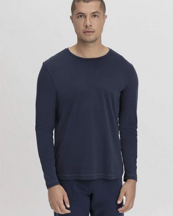 hessnatur Langarm-Schlafshirt aus reiner Bio-Baumwolle
