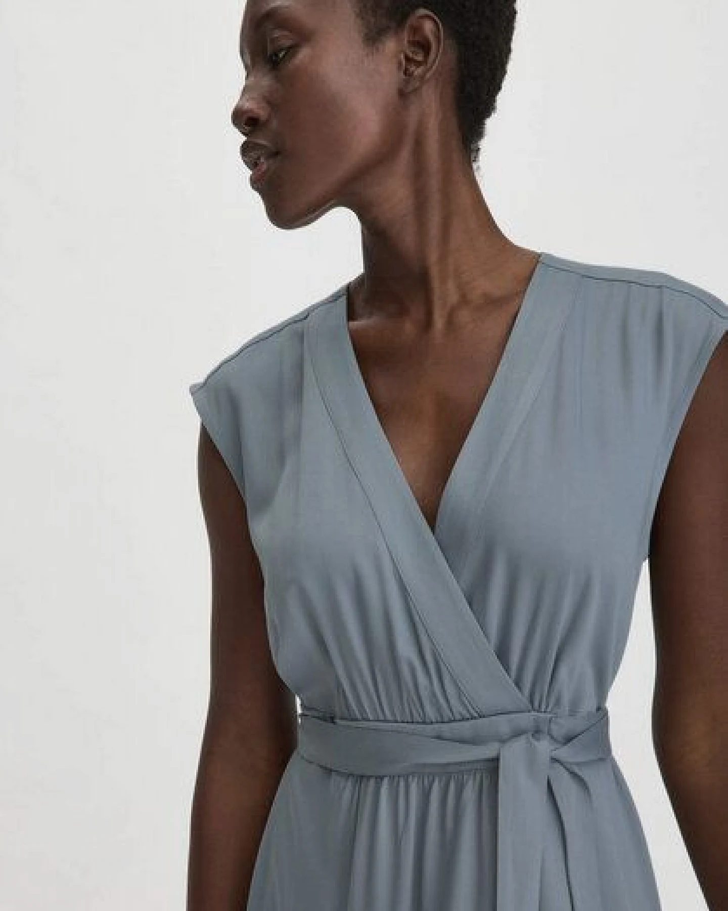 hessnatur Kleid Midi Relaxed aus reiner LENZING ECOVERO Viskose – Ansicht 2