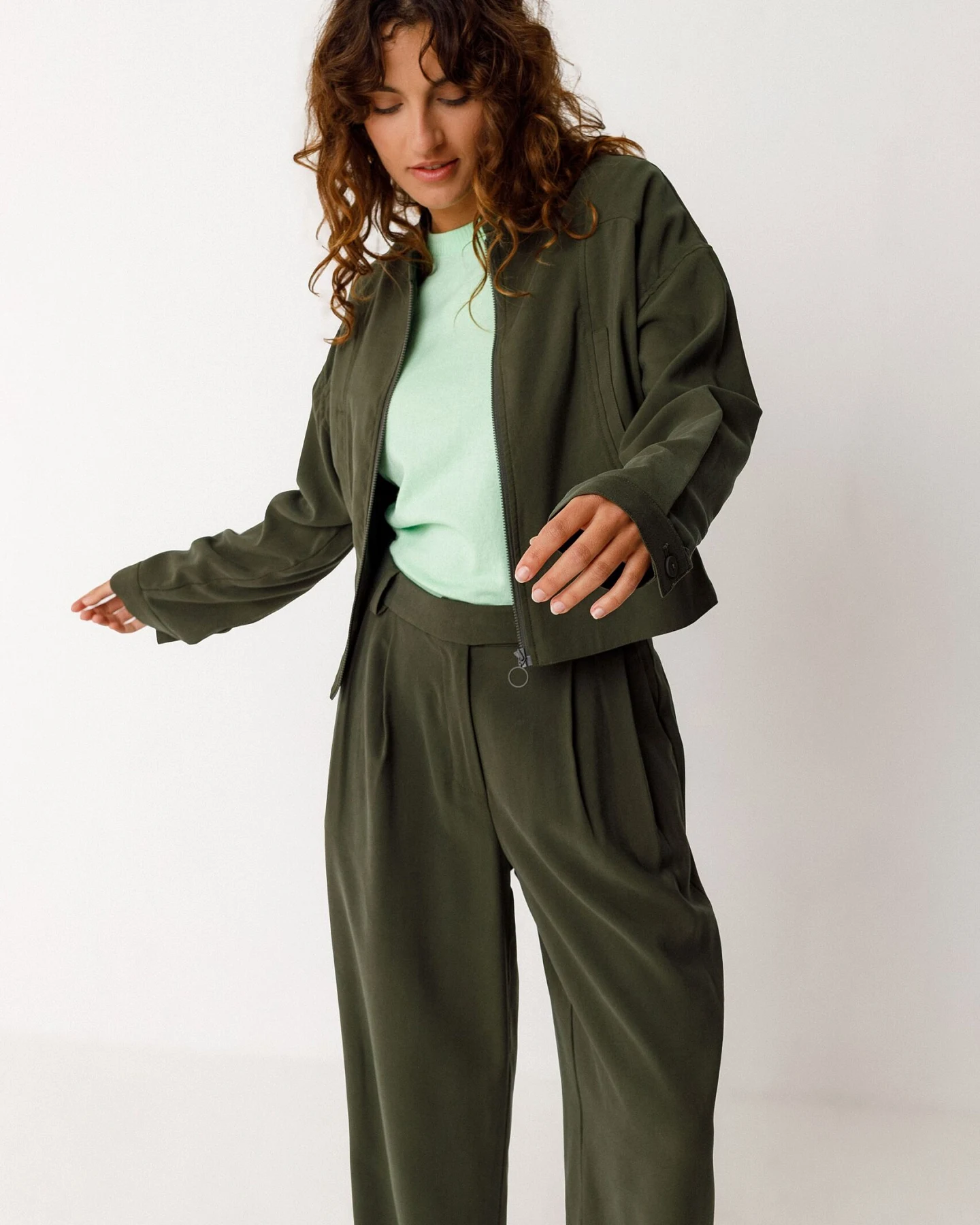 SKFK Damen vegan Hose Haide Grün – Ansicht 2