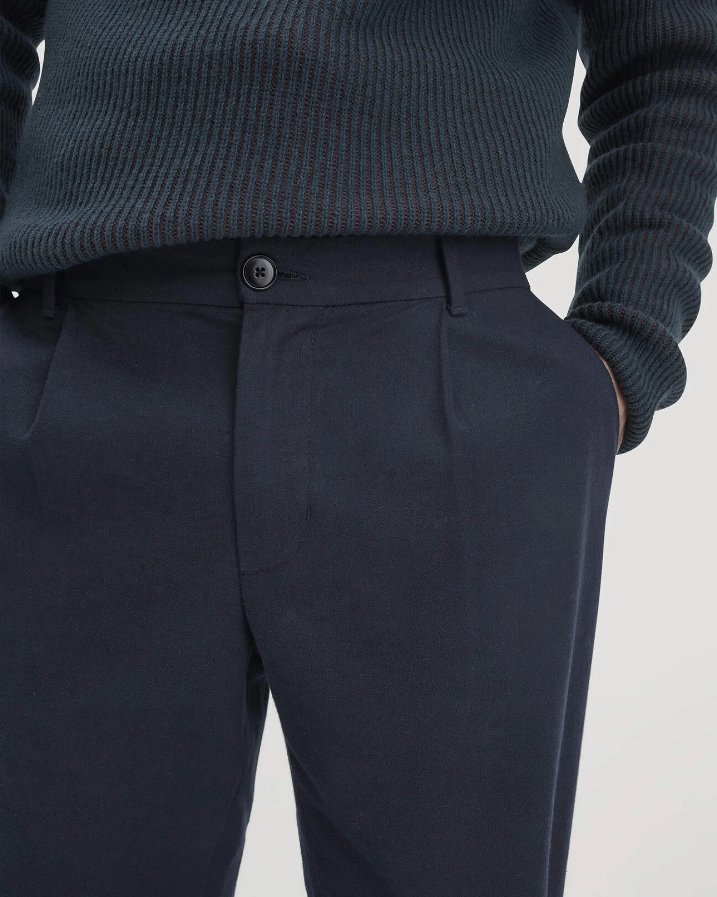 hessnatur Herren Chino RON Relaxed aus Bio-Baumwolle - blau - Größe 34/34 – Ansicht 3