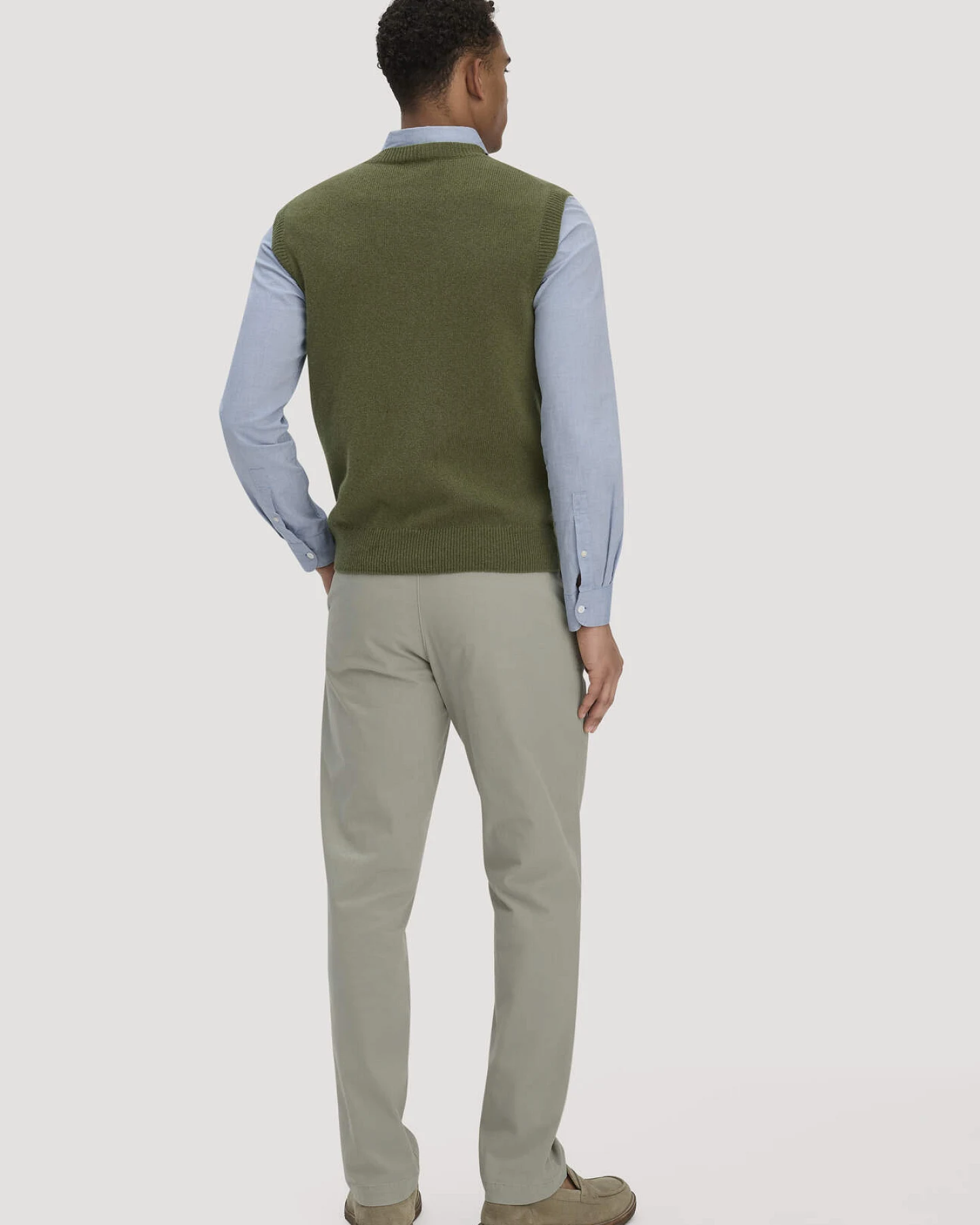 hessnatur Herren Chino LENN Regular aus Bio-Baumwolle - grün - Größe 33/34 – Ansicht 2