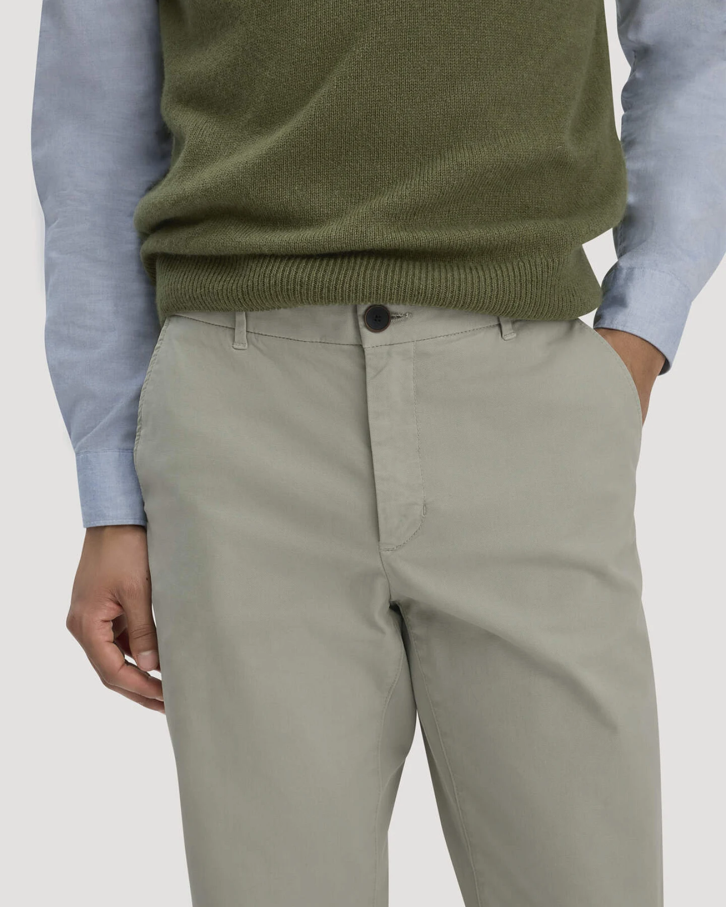 hessnatur Herren Chino LENN Regular aus Bio-Baumwolle - grün - Größe 33/34 – Ansicht 3