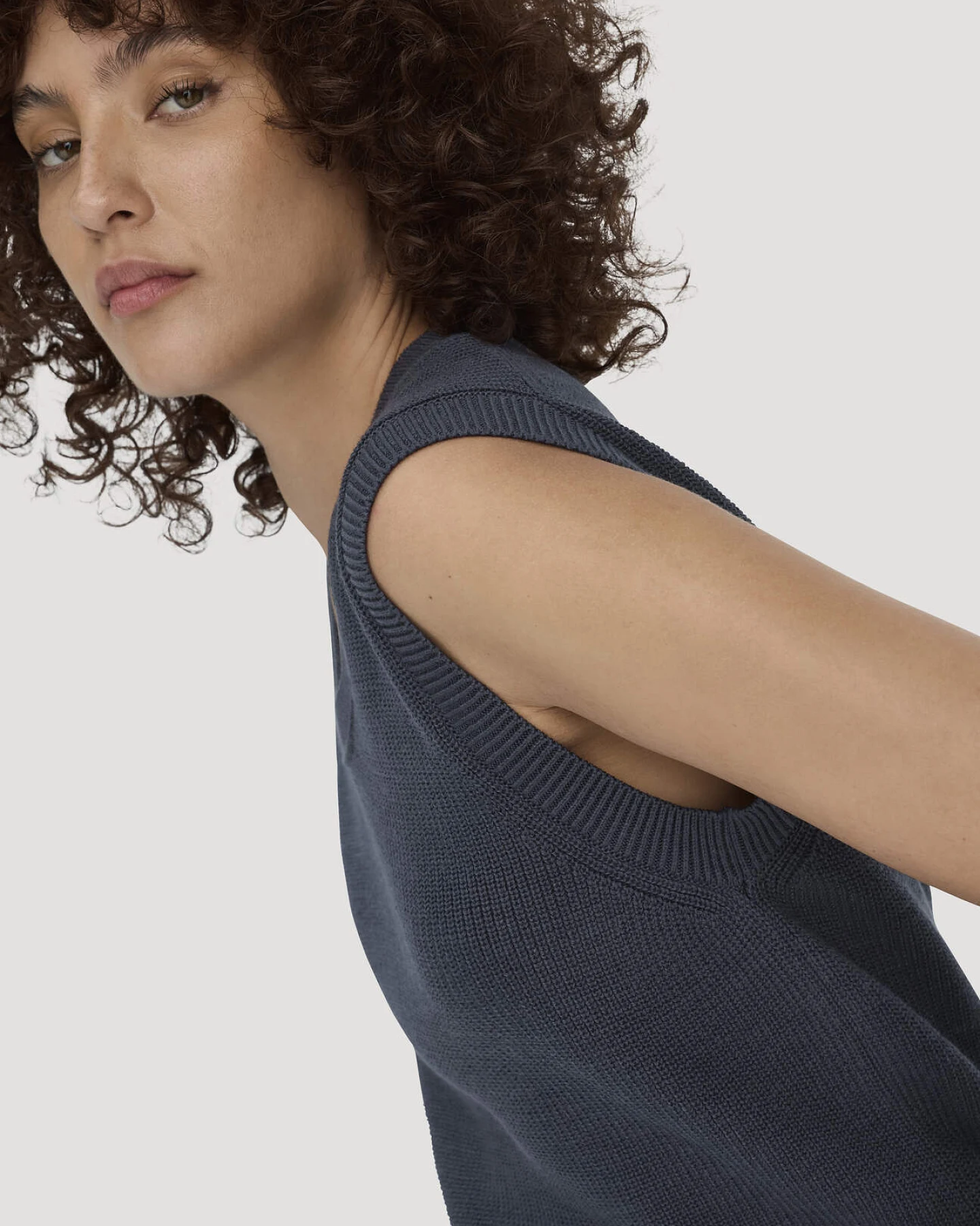 hessnatur Damen Strick Top Regular aus Bio-Baumwolle - blau - Größe M – Ansicht 4
