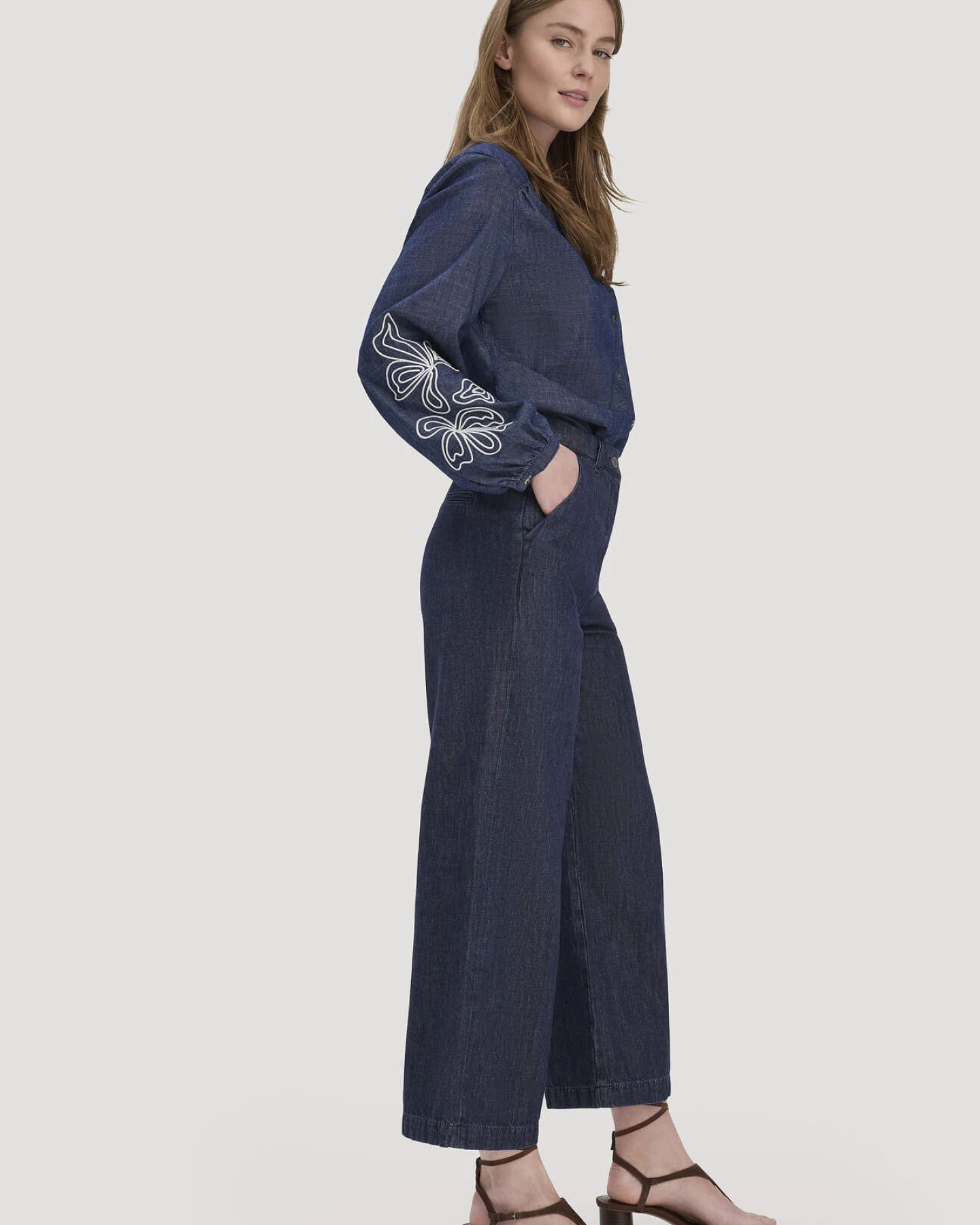 hessnatur Damen Jeans ENNELIE Culotte Wide Leg aus Bio-Denim mit Kapok - blau - Größe 34/29 – Ansicht 4