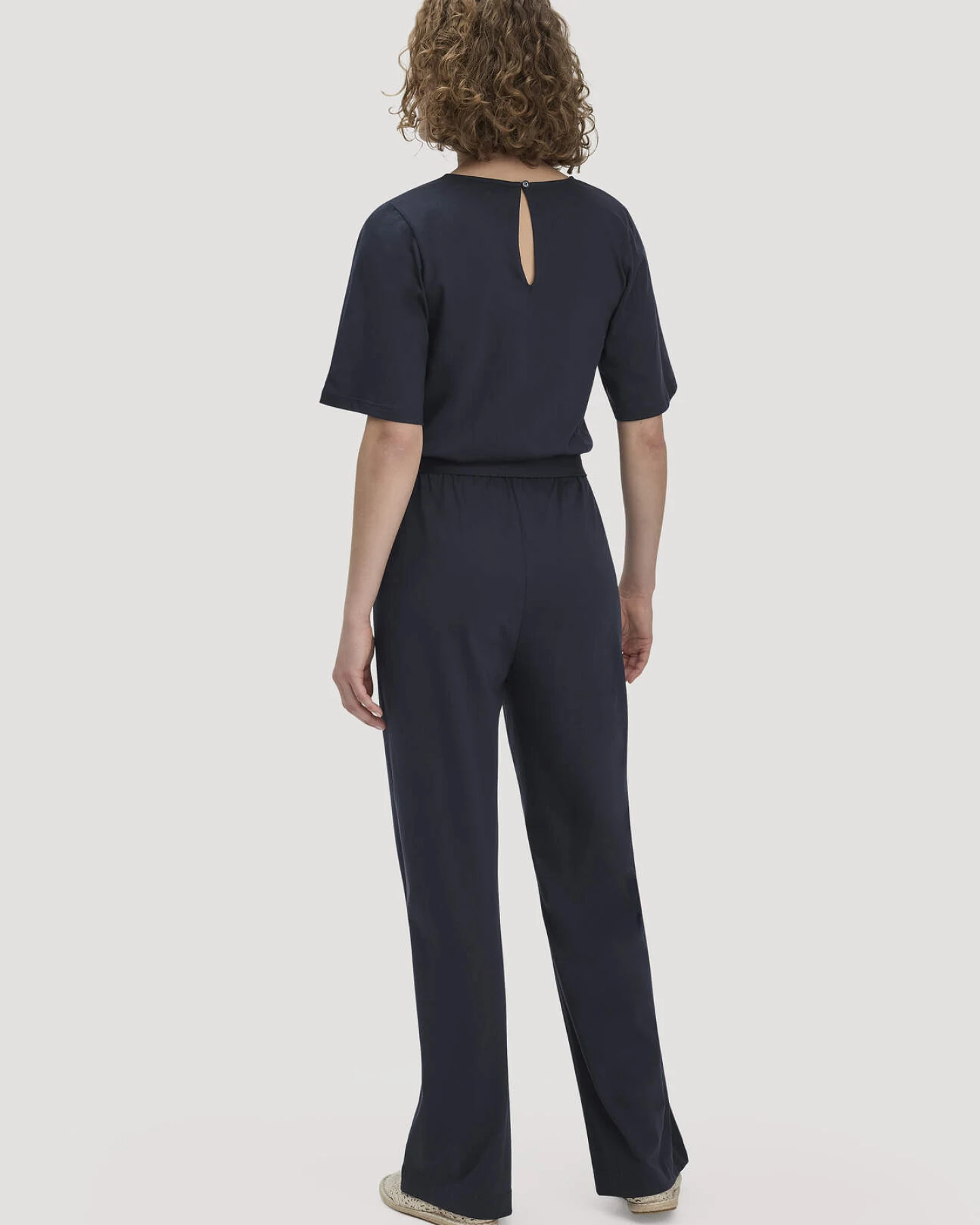 hessnatur Damen Jersey Overall Relaxed aus Bio-Baumwolle - blau - Größe 46 – Ansicht 2