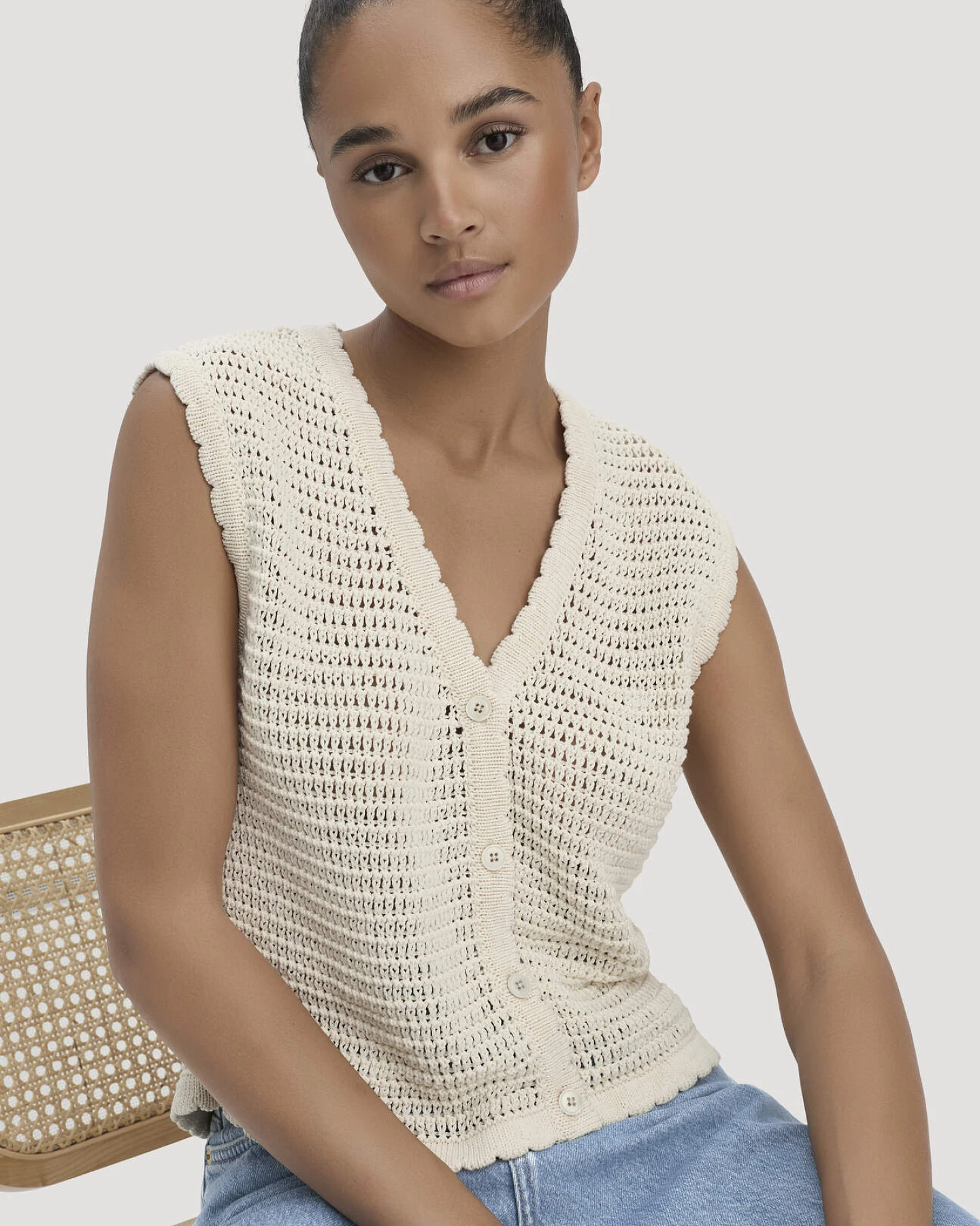 hessnatur Damen Strick Weste Regular aus Baumwolle - beige - Größe XL – Ansicht 4