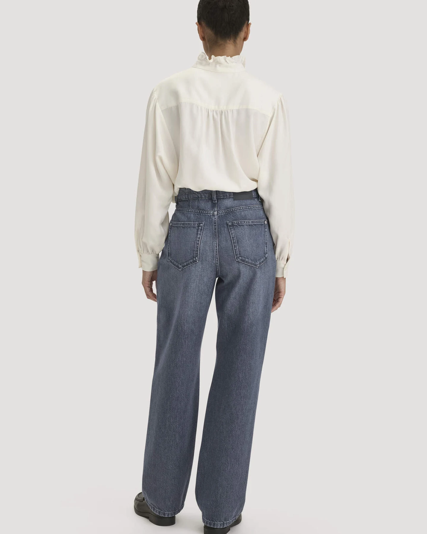 hessnatur Damen Jeans GIERA Straight Relaxed aus Bio-Baumwolle mit recycelter Baumwolle - blau - Größe 27/32 – Ansicht 2